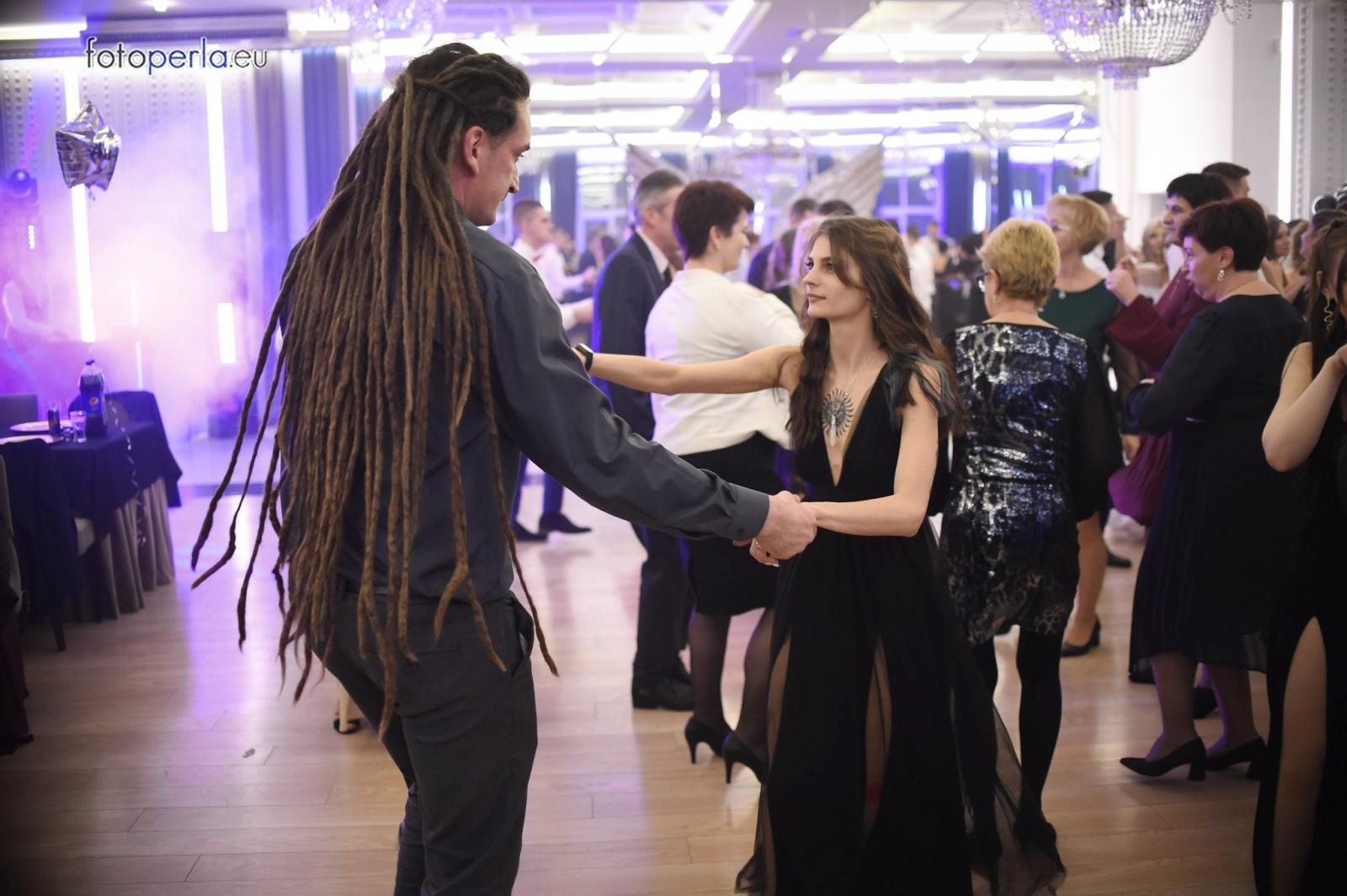 Zdjęcie w galerii na portalu naszraciborz.pl: Studniówka CKZiU nr 1 w Raciborzu - szalona zabawa do białego rana wiadomości z regionu