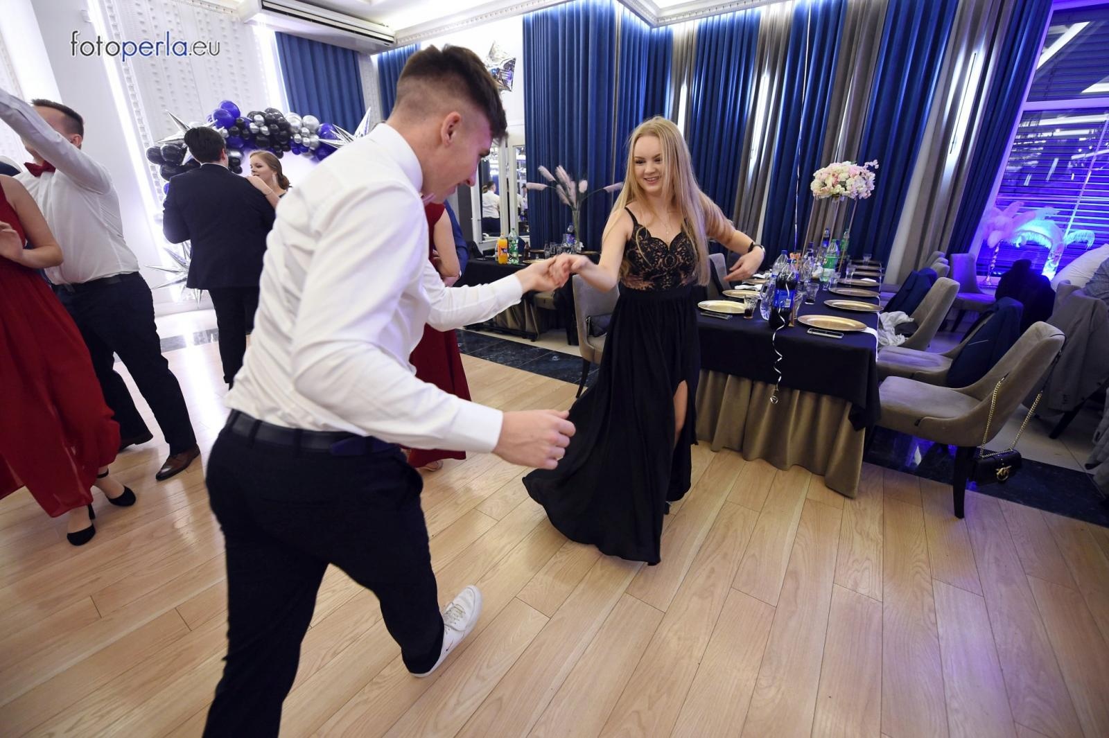 Zdjęcie w galerii na portalu naszraciborz.pl: Studniówka CKZiU nr 1 w Raciborzu - szalona zabawa do białego rana wiadomości z regionu