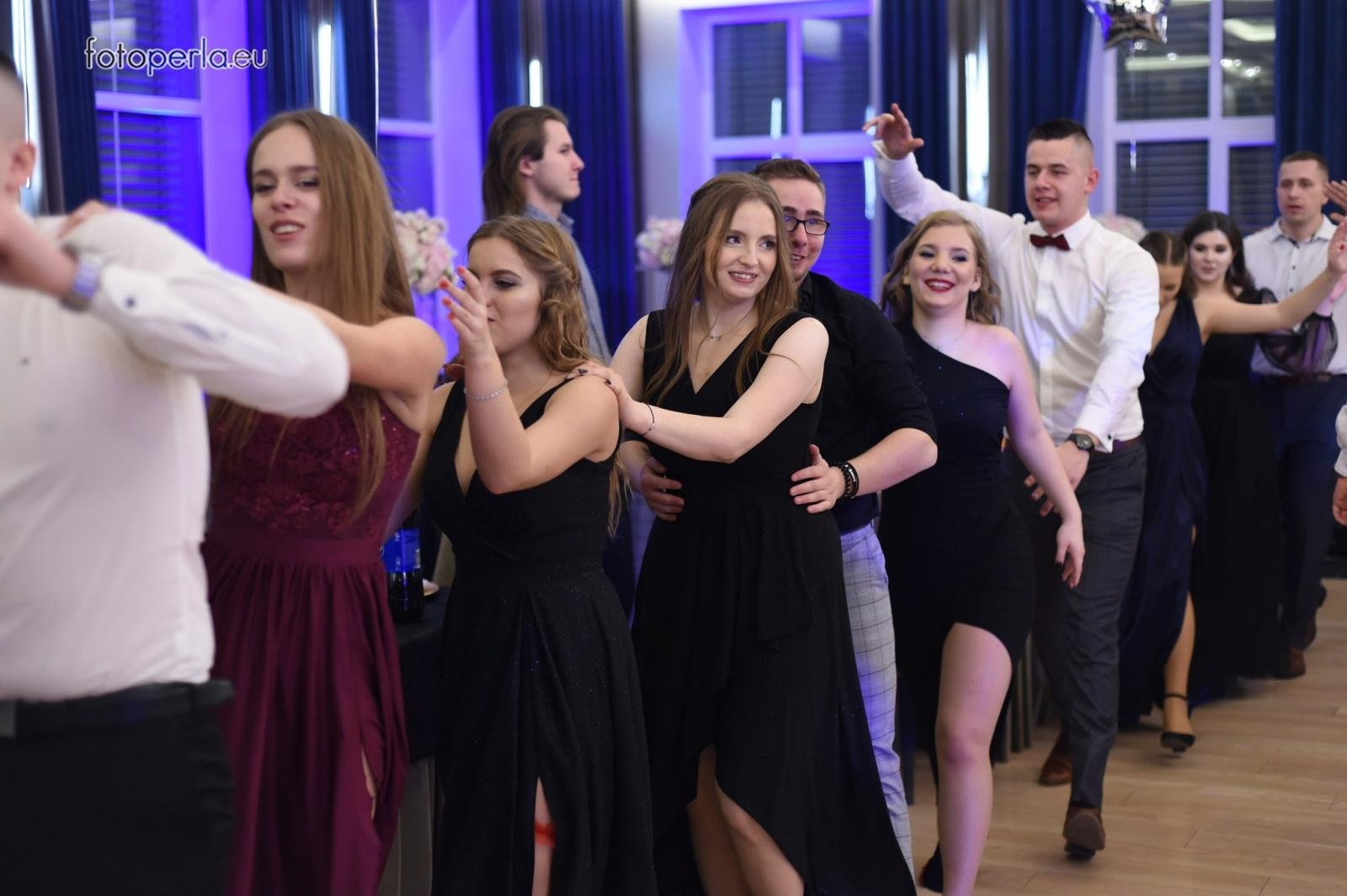 Zdjęcie w galerii na portalu naszraciborz.pl: Studniówka CKZiU nr 1 w Raciborzu - szalona zabawa do białego rana wiadomości z regionu