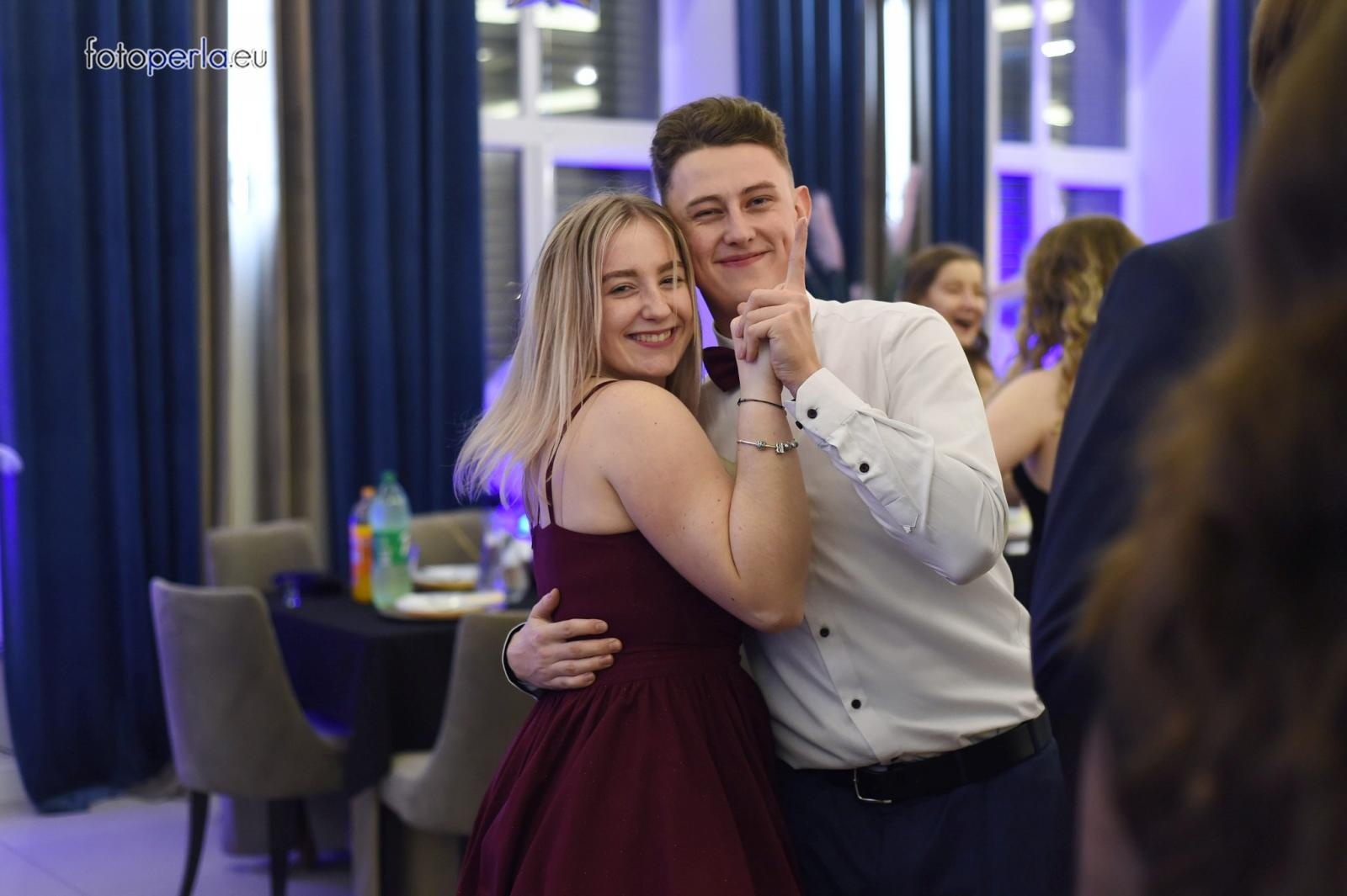 Zdjęcie w galerii na portalu naszraciborz.pl: Studniówka CKZiU nr 1 w Raciborzu - szalona zabawa do białego rana wiadomości z regionu