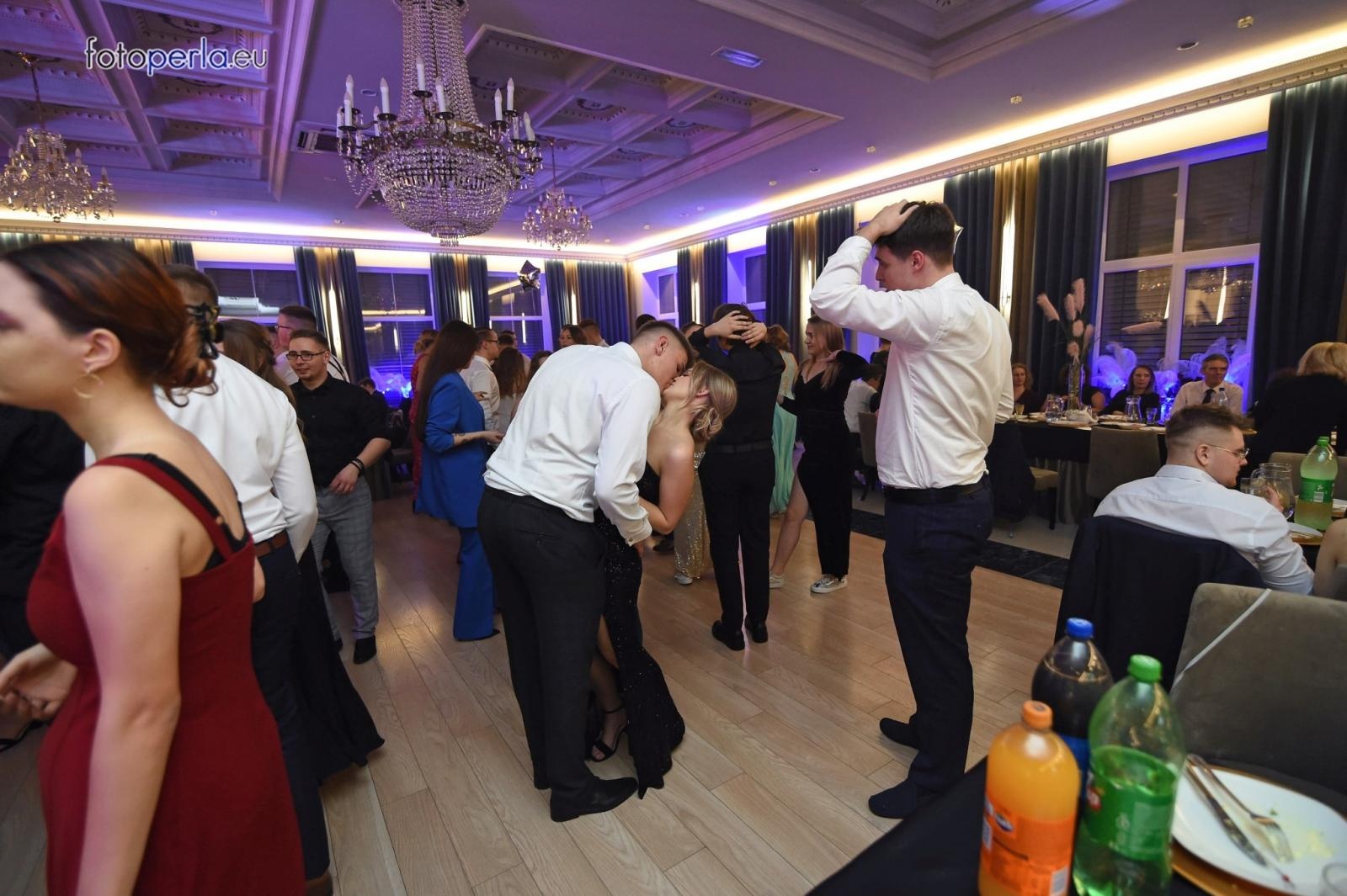 Zdjęcie w galerii na portalu naszraciborz.pl: Studniówka CKZiU nr 1 w Raciborzu - szalona zabawa do białego rana wiadomości z regionu