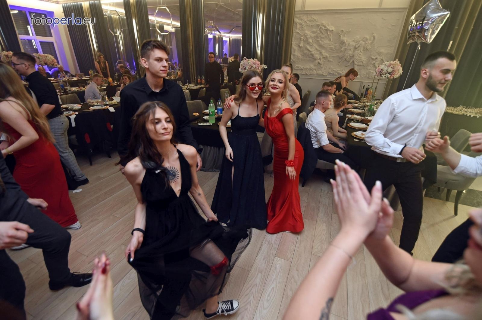 Zdjęcie w galerii na portalu naszraciborz.pl: Studniówka CKZiU nr 1 w Raciborzu - szalona zabawa do białego rana wiadomości z regionu