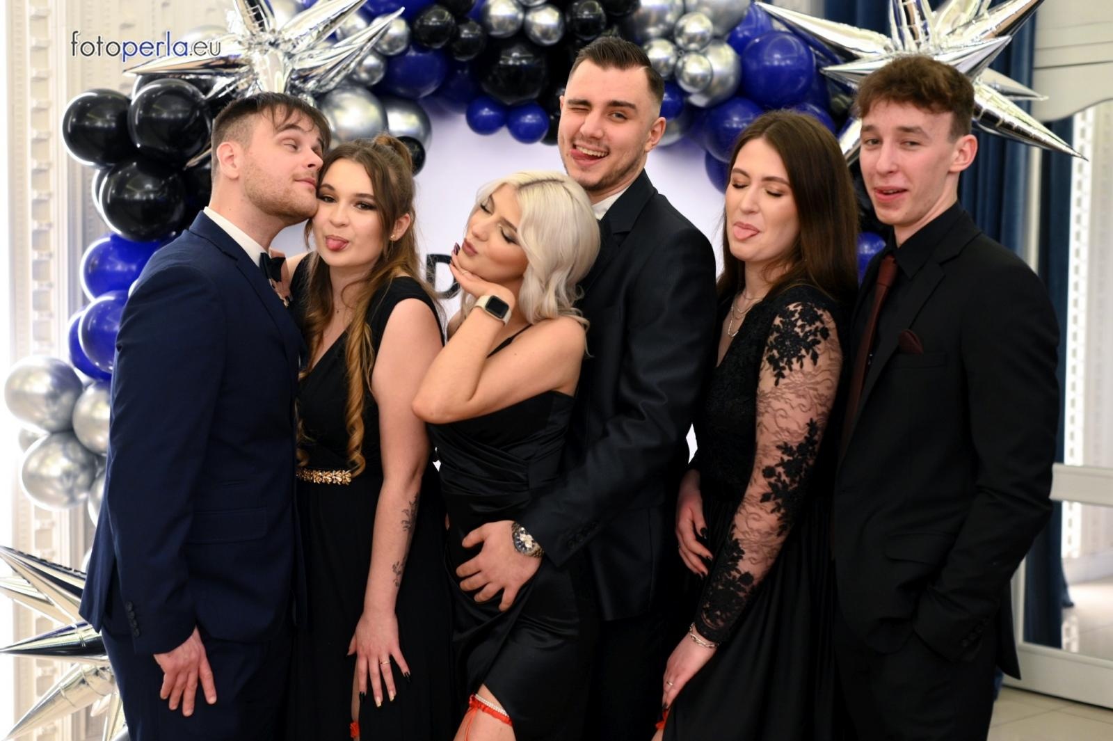 Zdjęcie w galerii na portalu naszraciborz.pl: Studniówka CKZiU nr 1 w Raciborzu - szalona zabawa do białego rana wiadomości z regionu