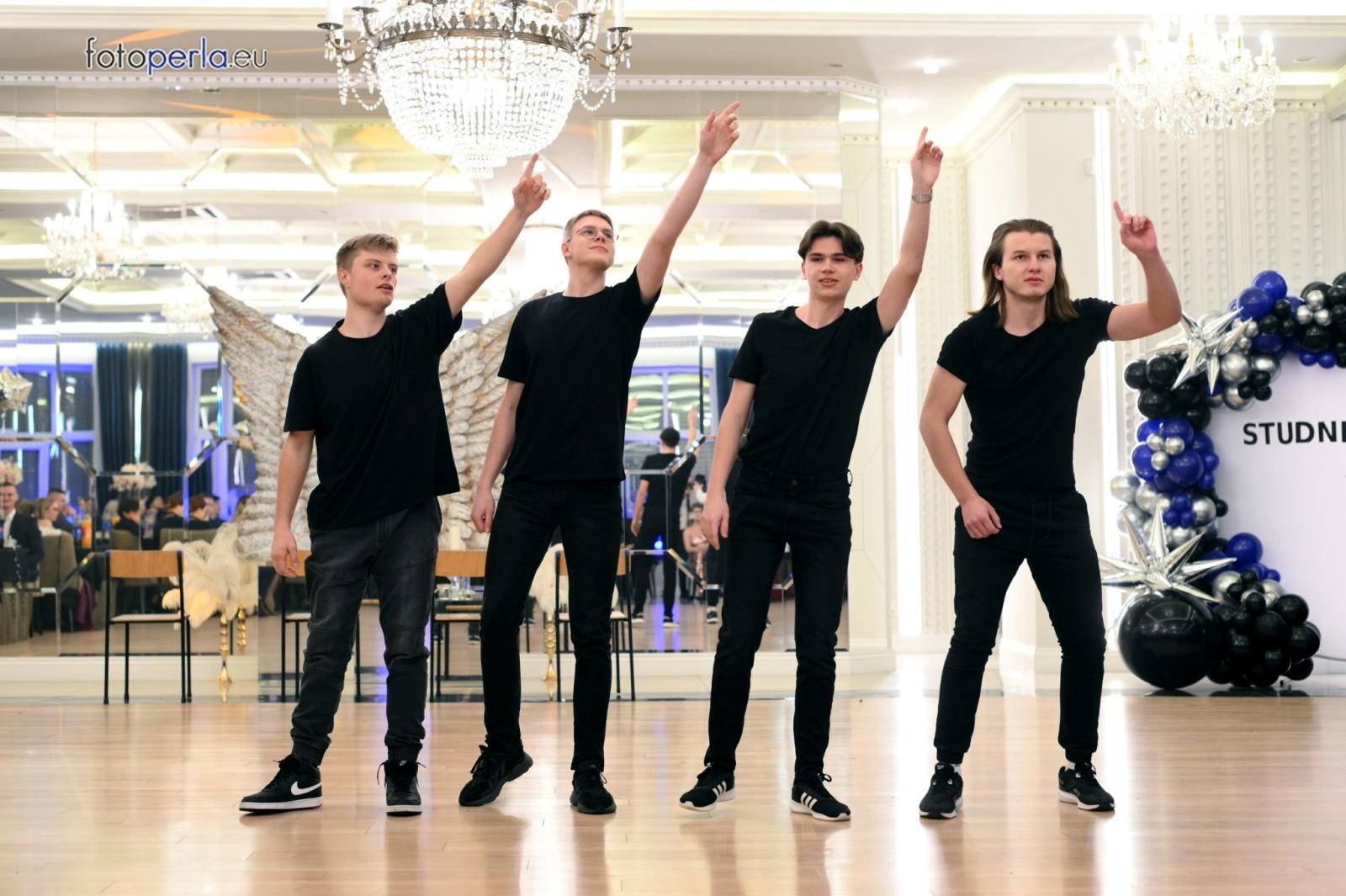 Zdjęcie w galerii na portalu naszraciborz.pl: Studniówka CKZiU nr 1 w Raciborzu - szalona zabawa do białego rana wiadomości z regionu