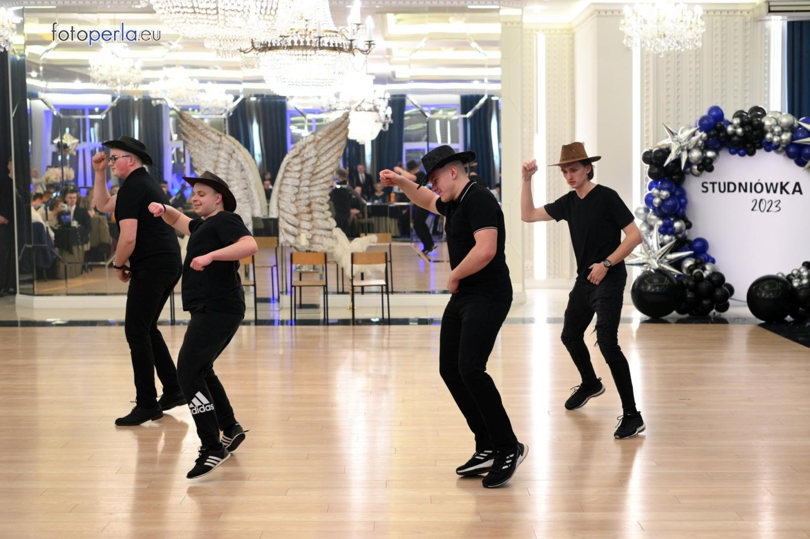 Zdjęcie w galerii na portalu naszraciborz.pl: Studniówka CKZiU nr 1 w Raciborzu - szalona zabawa do białego rana wiadomości z regionu