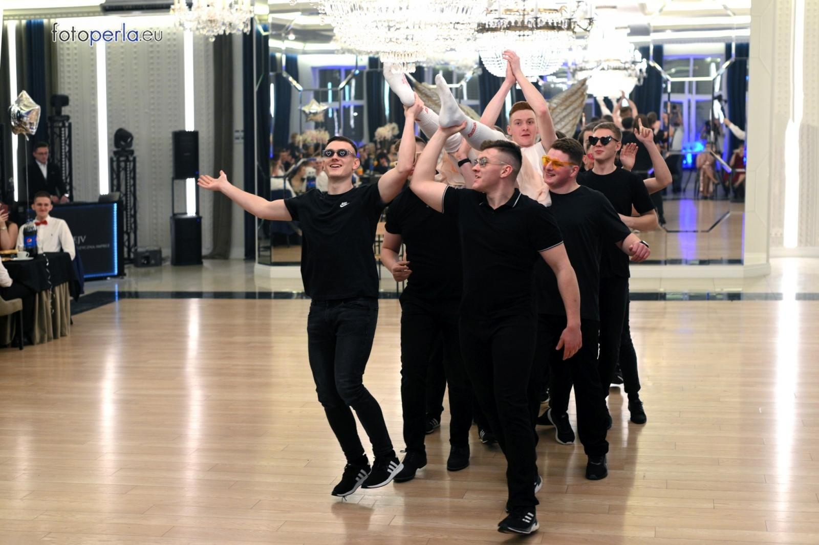 Zdjęcie w galerii na portalu naszraciborz.pl: Studniówka CKZiU nr 1 w Raciborzu - szalona zabawa do białego rana wiadomości z regionu