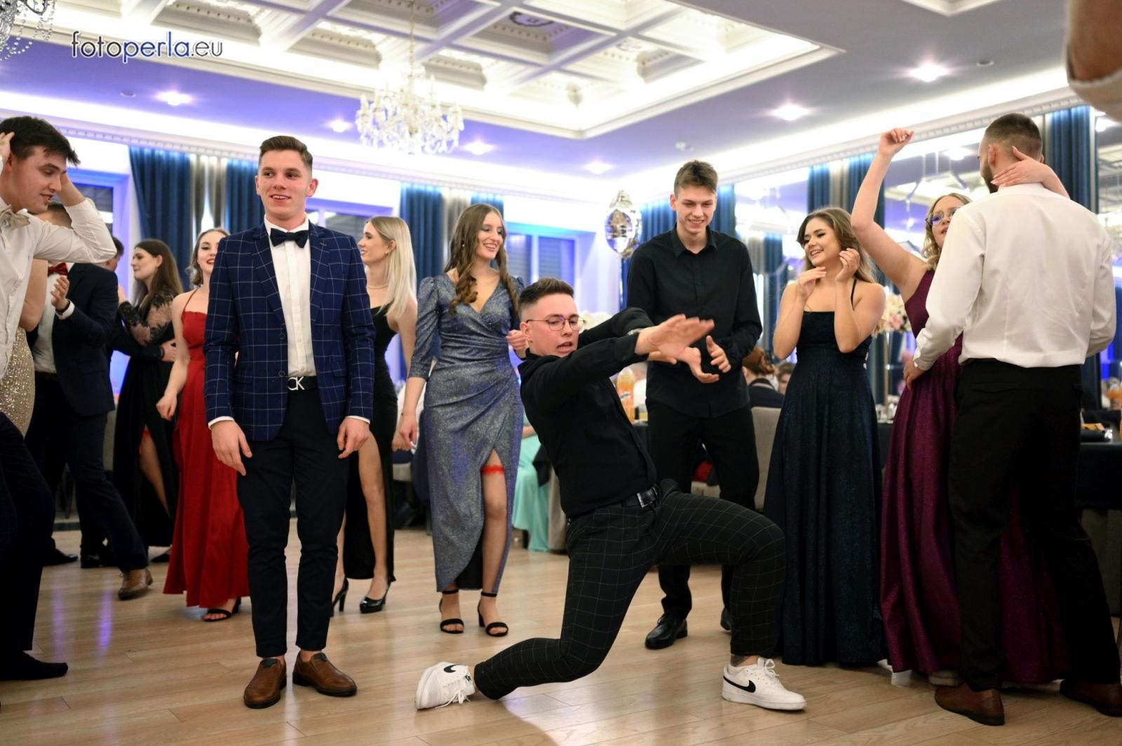 Zdjęcie w galerii na portalu naszraciborz.pl: Studniówka CKZiU nr 1 w Raciborzu - szalona zabawa do białego rana wiadomości z regionu