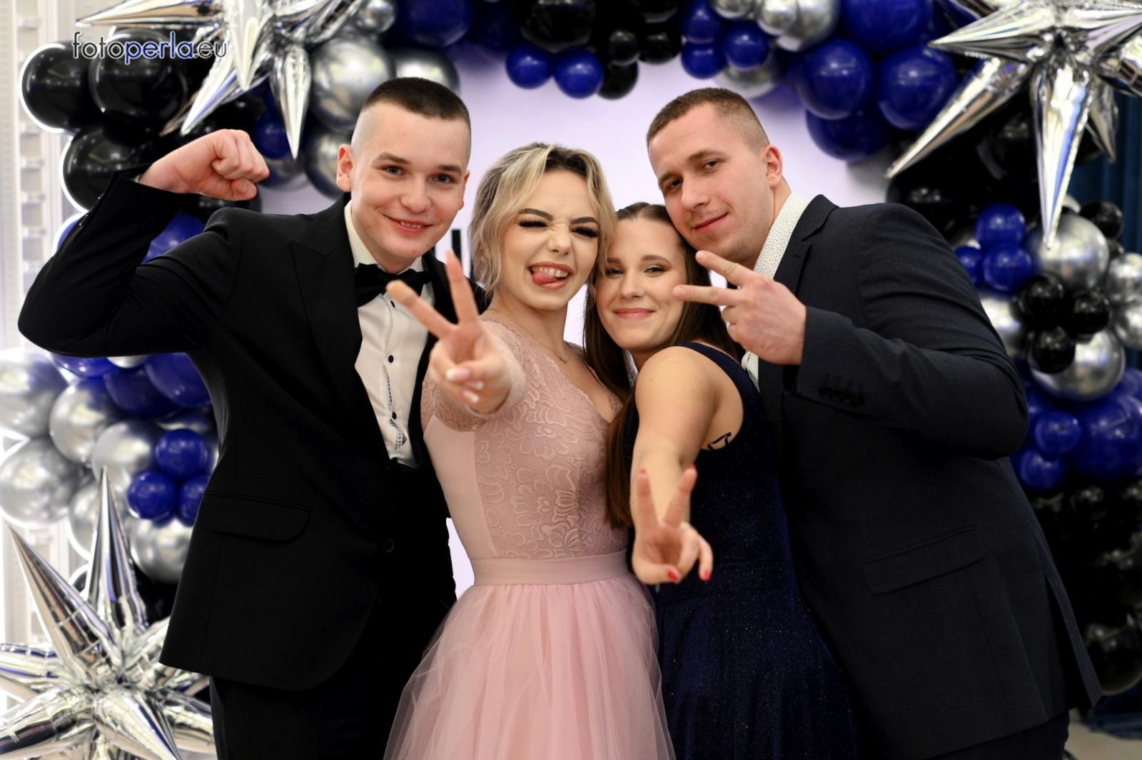 Zdjęcie w galerii na portalu naszraciborz.pl: Studniówka CKZiU nr 1 w Raciborzu - szalona zabawa do białego rana wiadomości z regionu