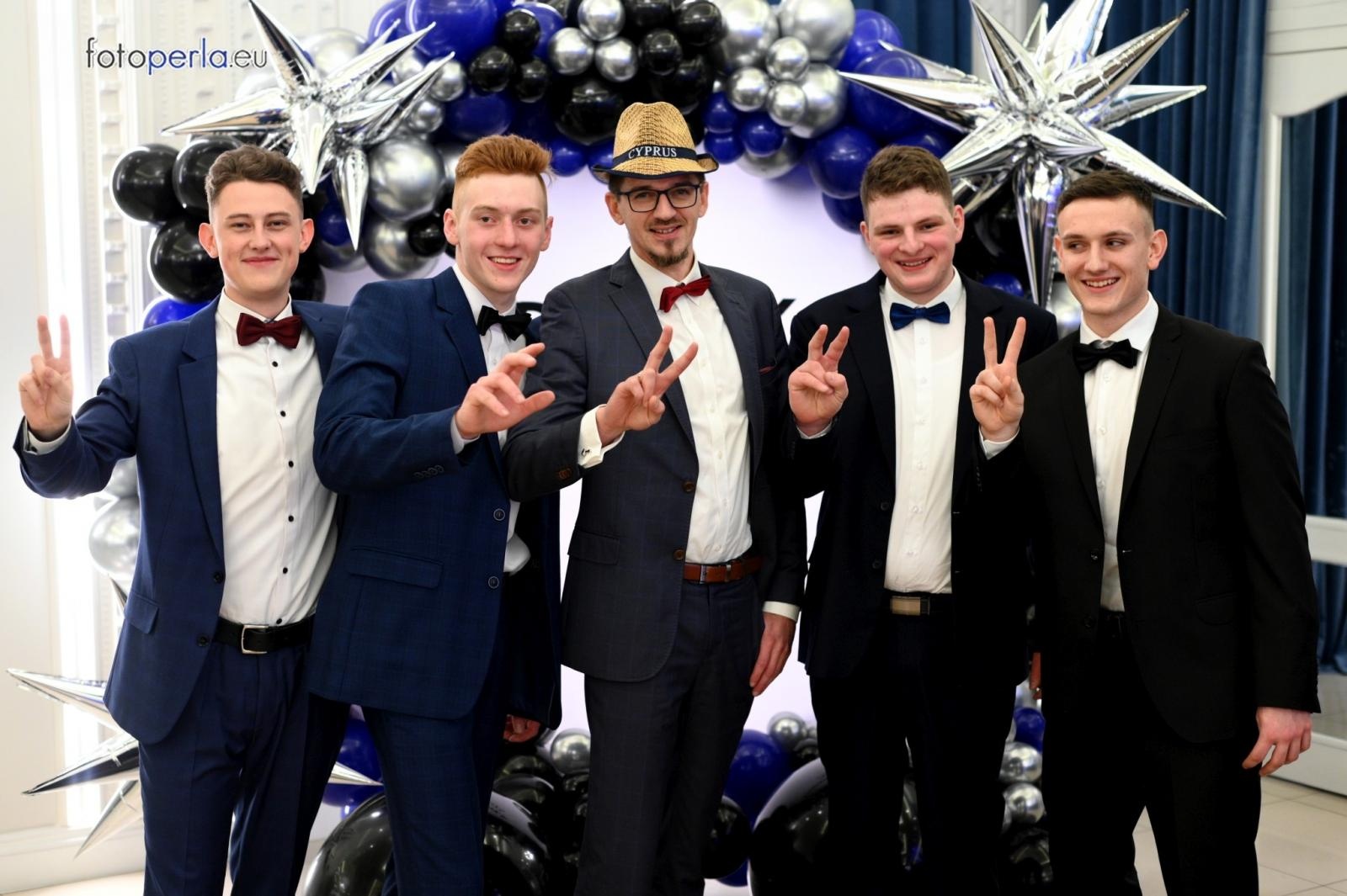 Zdjęcie w galerii na portalu naszraciborz.pl: Studniówka CKZiU nr 1 w Raciborzu - szalona zabawa do białego rana wiadomości z regionu