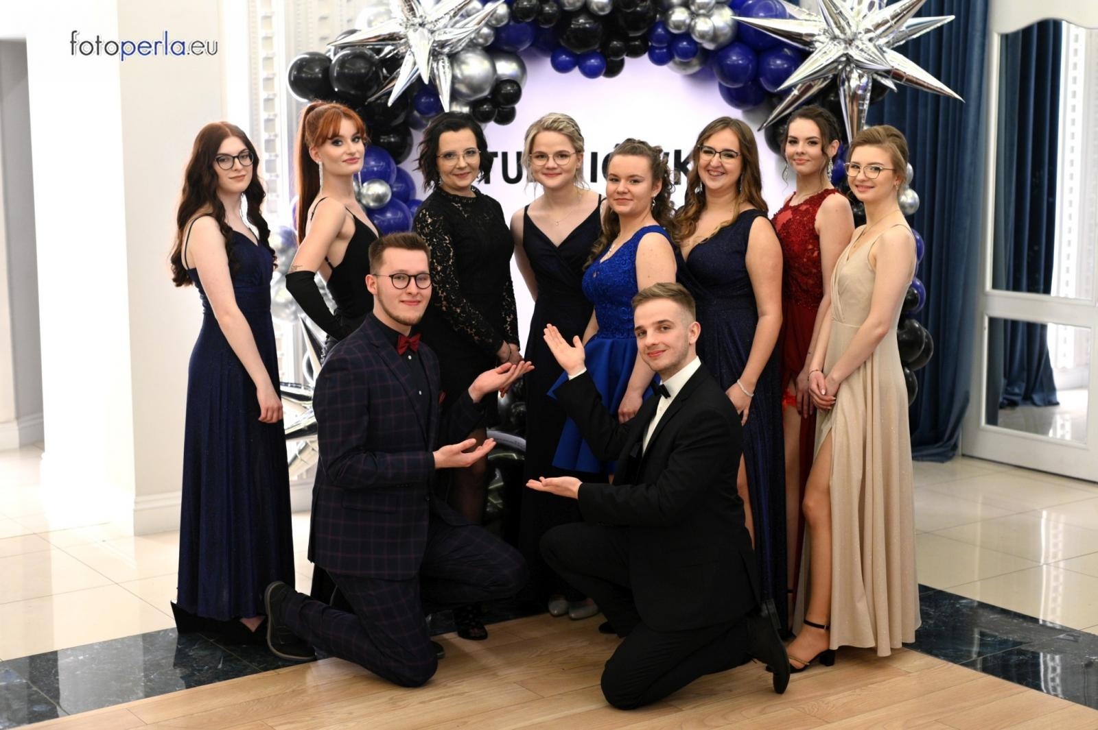 Zdjęcie w galerii na portalu naszraciborz.pl: Studniówka CKZiU nr 1 w Raciborzu - szalona zabawa do białego rana wiadomości z regionu