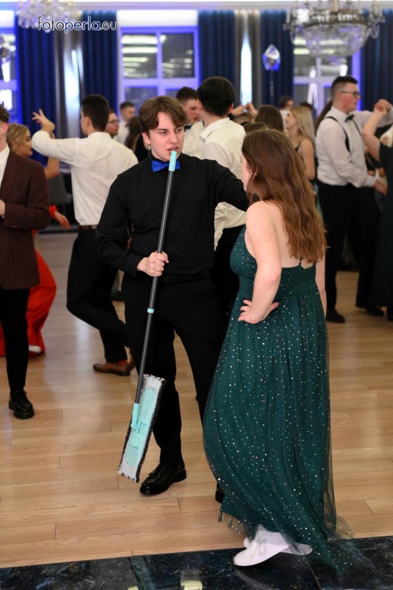 Zdjęcie w galerii na portalu naszraciborz.pl: Studniówka CKZiU nr 1 w Raciborzu - szalona zabawa do białego rana wiadomości z regionu