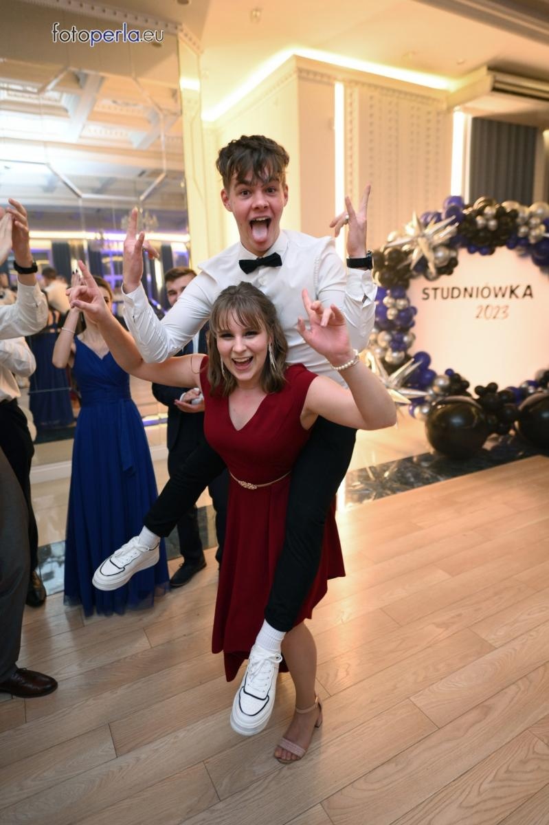 Zdjęcie w galerii na portalu naszraciborz.pl: Studniówka CKZiU nr 1 w Raciborzu - szalona zabawa do białego rana wiadomości z regionu