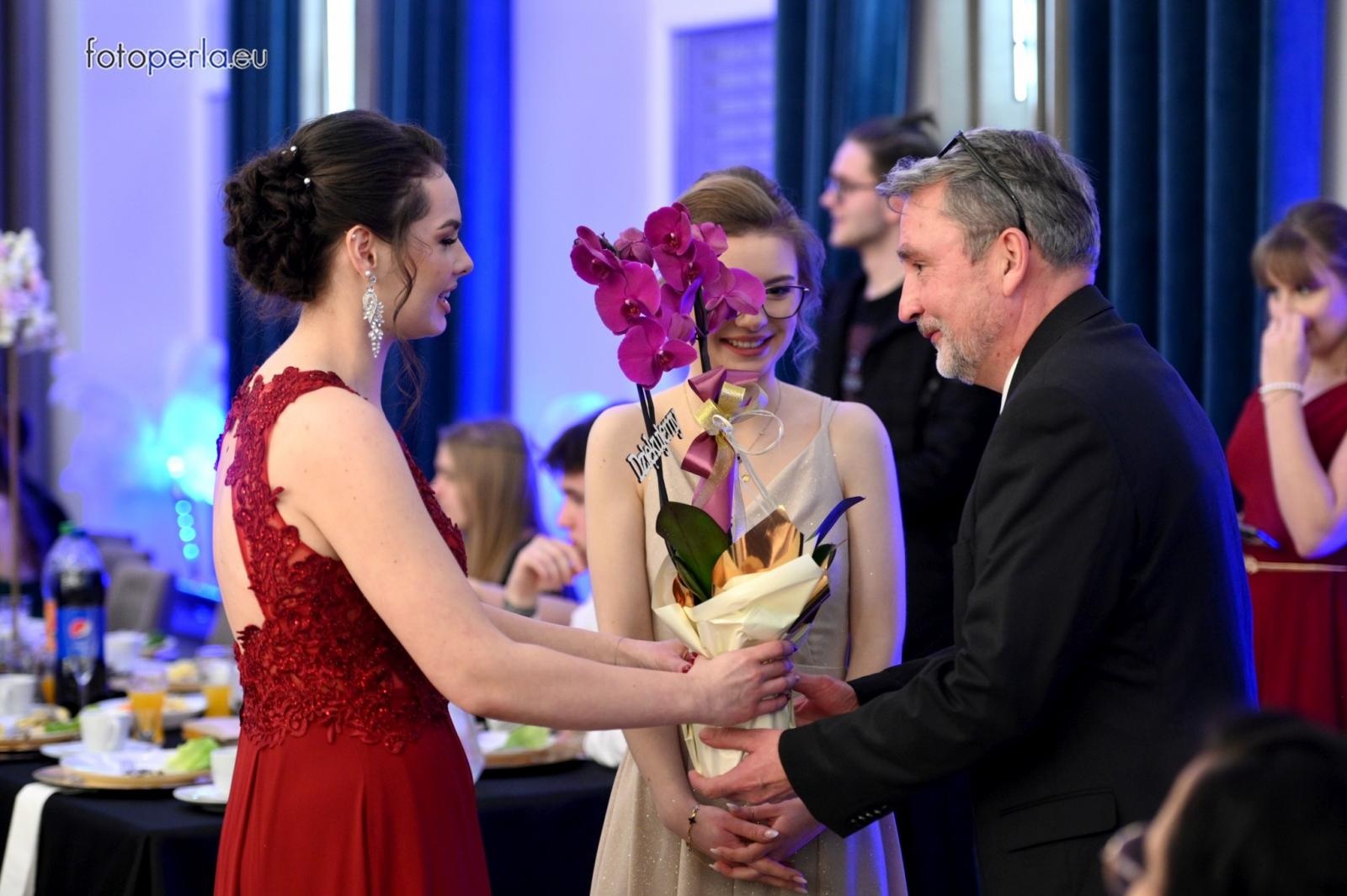 Zdjęcie w galerii na portalu naszraciborz.pl: Studniówka CKZiU nr 1 w Raciborzu - szalona zabawa do białego rana wiadomości z regionu