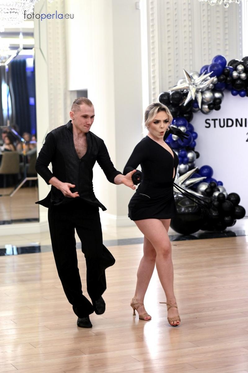 Zdjęcie w galerii na portalu naszraciborz.pl: Studniówka CKZiU nr 1 w Raciborzu - szalona zabawa do białego rana wiadomości z regionu