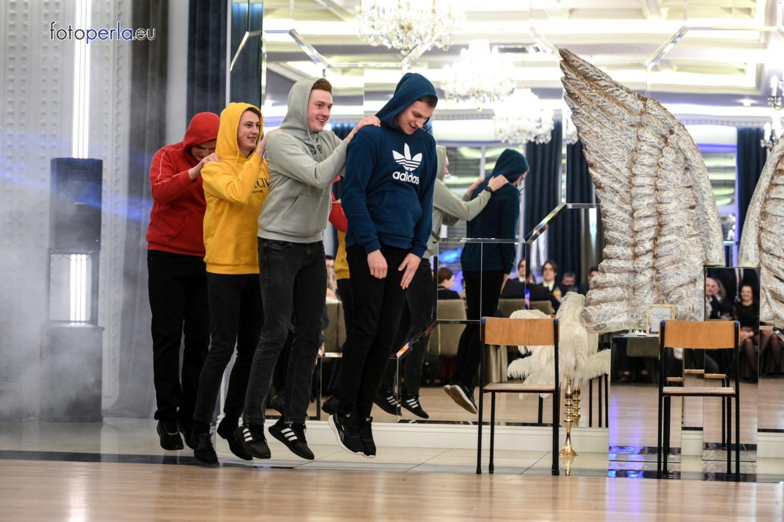 Zdjęcie w galerii na portalu naszraciborz.pl: Studniówka CKZiU nr 1 w Raciborzu - szalona zabawa do białego rana wiadomości z regionu