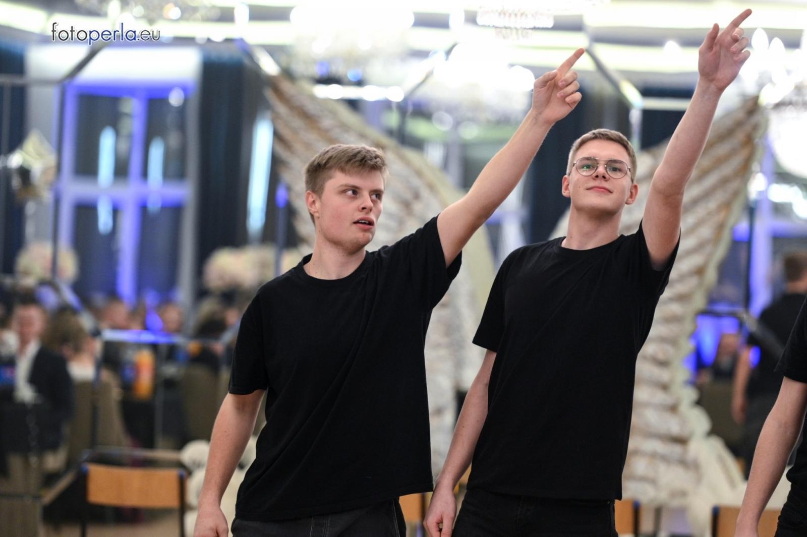 Zdjęcie w galerii na portalu naszraciborz.pl: Studniówka CKZiU nr 1 w Raciborzu - szalona zabawa do białego rana wiadomości z regionu