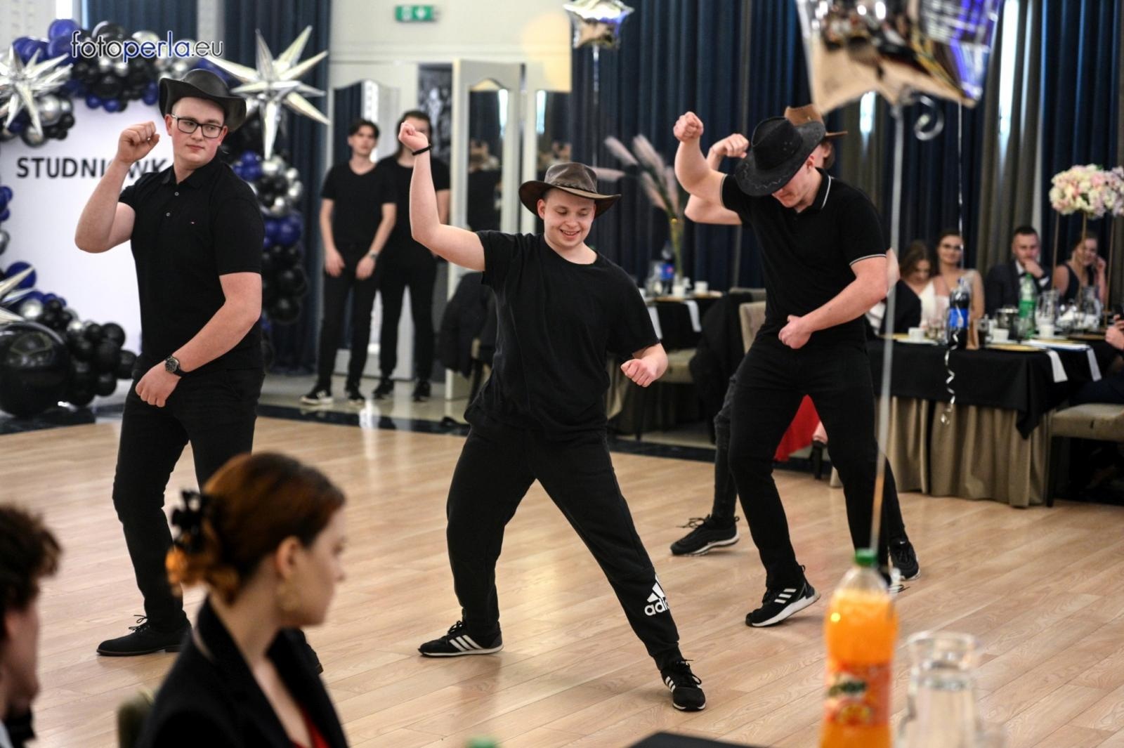 Zdjęcie w galerii na portalu naszraciborz.pl: Studniówka CKZiU nr 1 w Raciborzu - szalona zabawa do białego rana wiadomości z regionu