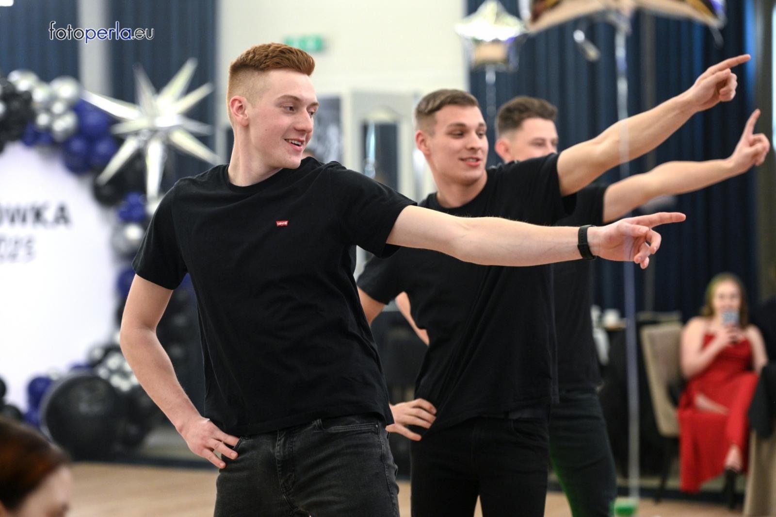 Zdjęcie w galerii na portalu naszraciborz.pl: Studniówka CKZiU nr 1 w Raciborzu - szalona zabawa do białego rana wiadomości z regionu