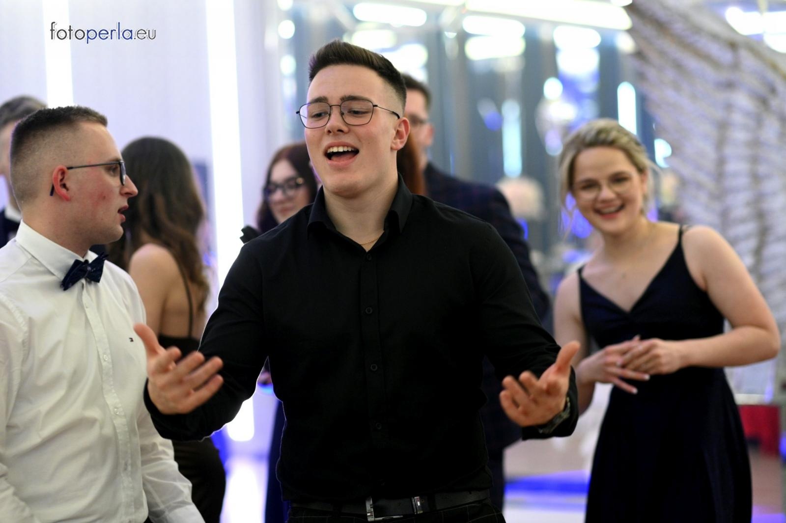 Zdjęcie w galerii na portalu naszraciborz.pl: Studniówka CKZiU nr 1 w Raciborzu - szalona zabawa do białego rana wiadomości z regionu