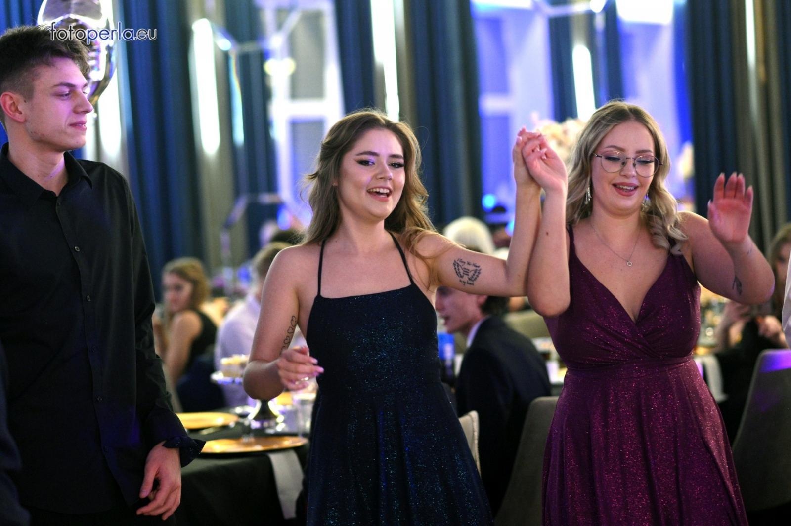 Zdjęcie w galerii na portalu naszraciborz.pl: Studniówka CKZiU nr 1 w Raciborzu - szalona zabawa do białego rana wiadomości z regionu