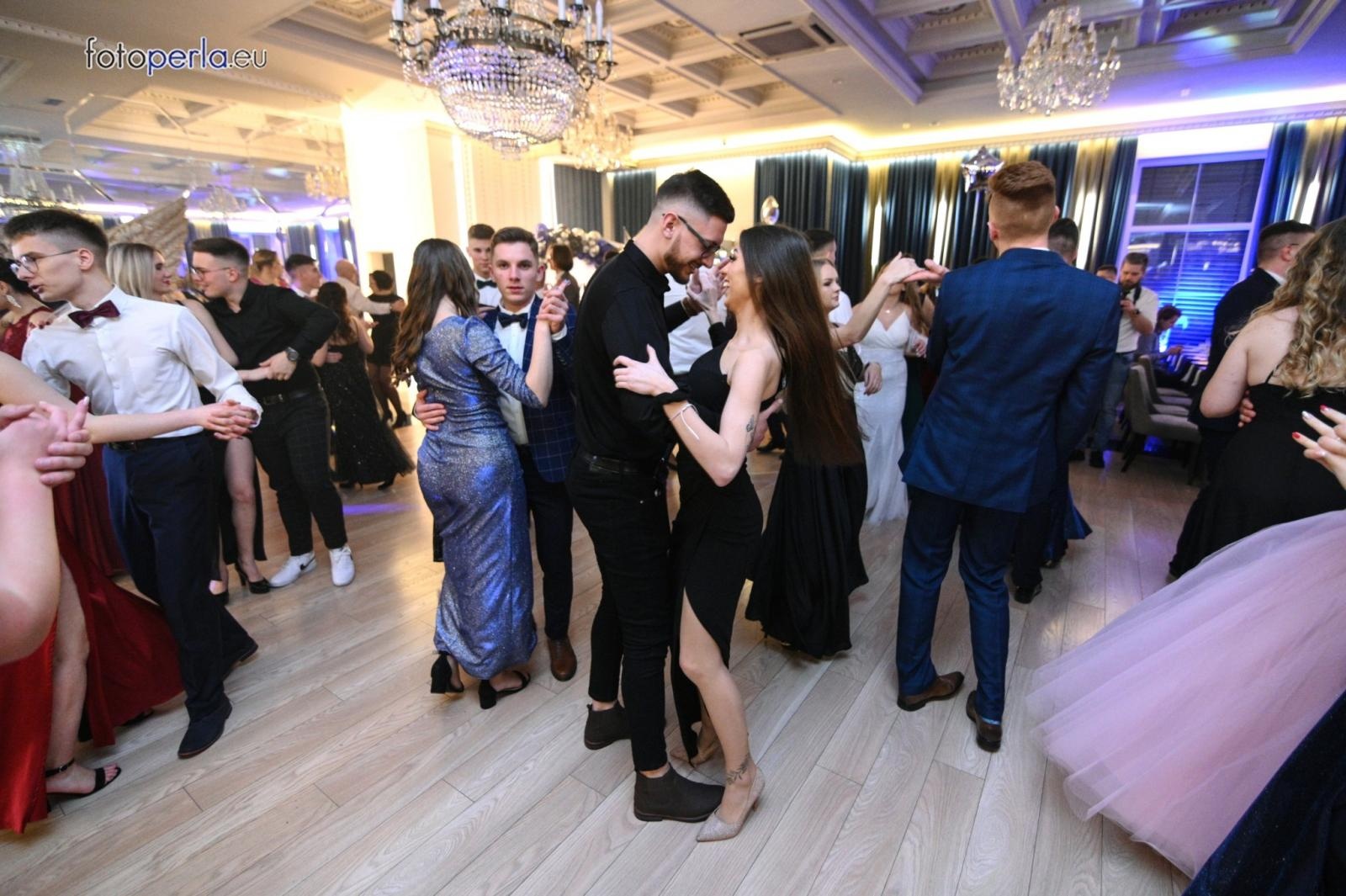 Zdjęcie w galerii na portalu naszraciborz.pl: Studniówka CKZiU nr 1 w Raciborzu - szalona zabawa do białego rana wiadomości z regionu