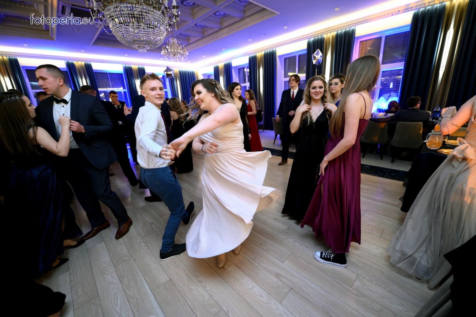 Zdjęcie w galerii na portalu naszraciborz.pl: Studniówka CKZiU nr 1 w Raciborzu - szalona zabawa do białego rana wiadomości z regionu