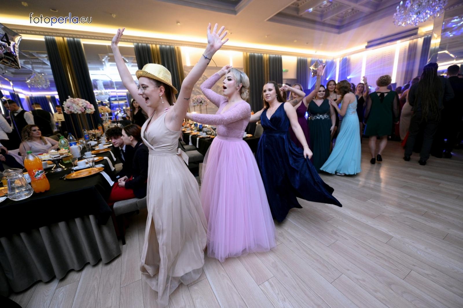 Zdjęcie w galerii na portalu naszraciborz.pl: Studniówka CKZiU nr 1 w Raciborzu - szalona zabawa do białego rana wiadomości z regionu