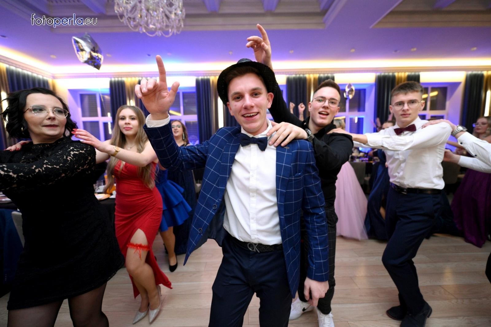 Zdjęcie w galerii na portalu naszraciborz.pl: Studniówka CKZiU nr 1 w Raciborzu - szalona zabawa do białego rana wiadomości z regionu