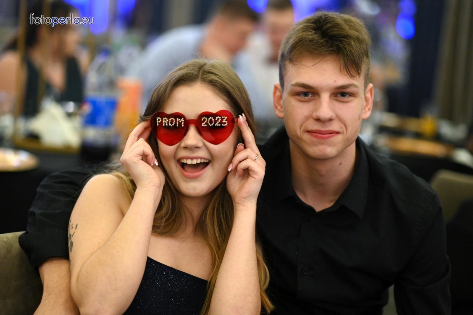 Zdjęcie w galerii na portalu naszraciborz.pl: Studniówka CKZiU nr 1 w Raciborzu - szalona zabawa do białego rana wiadomości z regionu