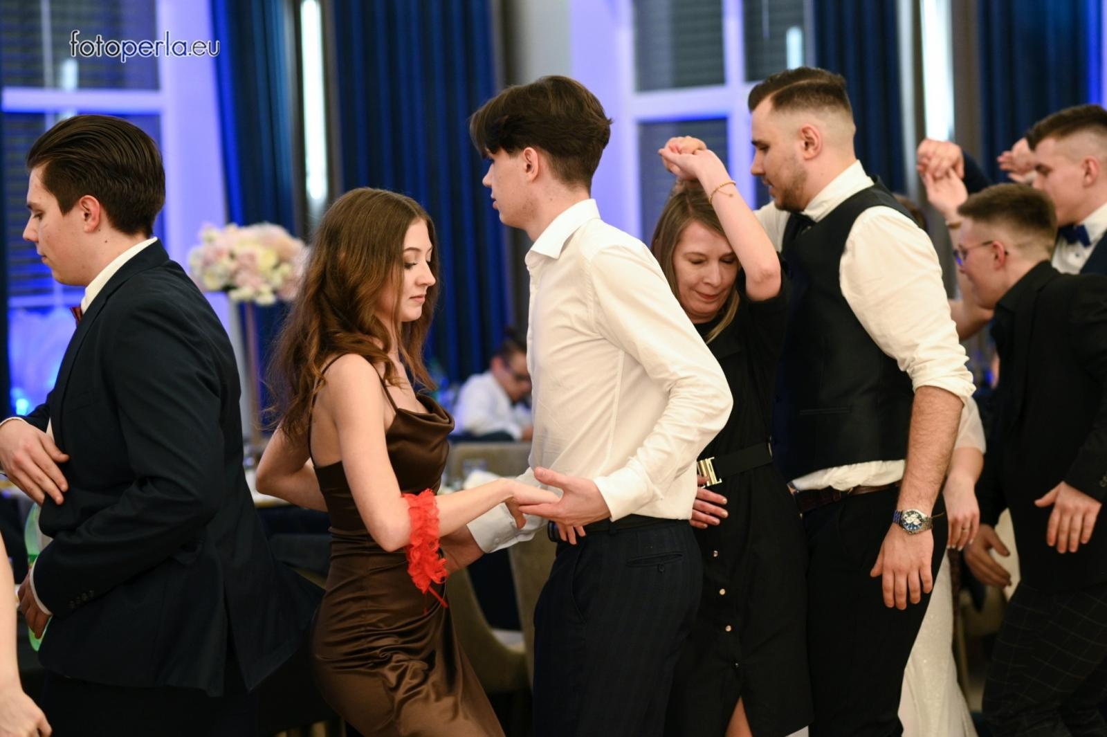 Zdjęcie w galerii na portalu naszraciborz.pl: Studniówka CKZiU nr 1 w Raciborzu - szalona zabawa do białego rana wiadomości z regionu