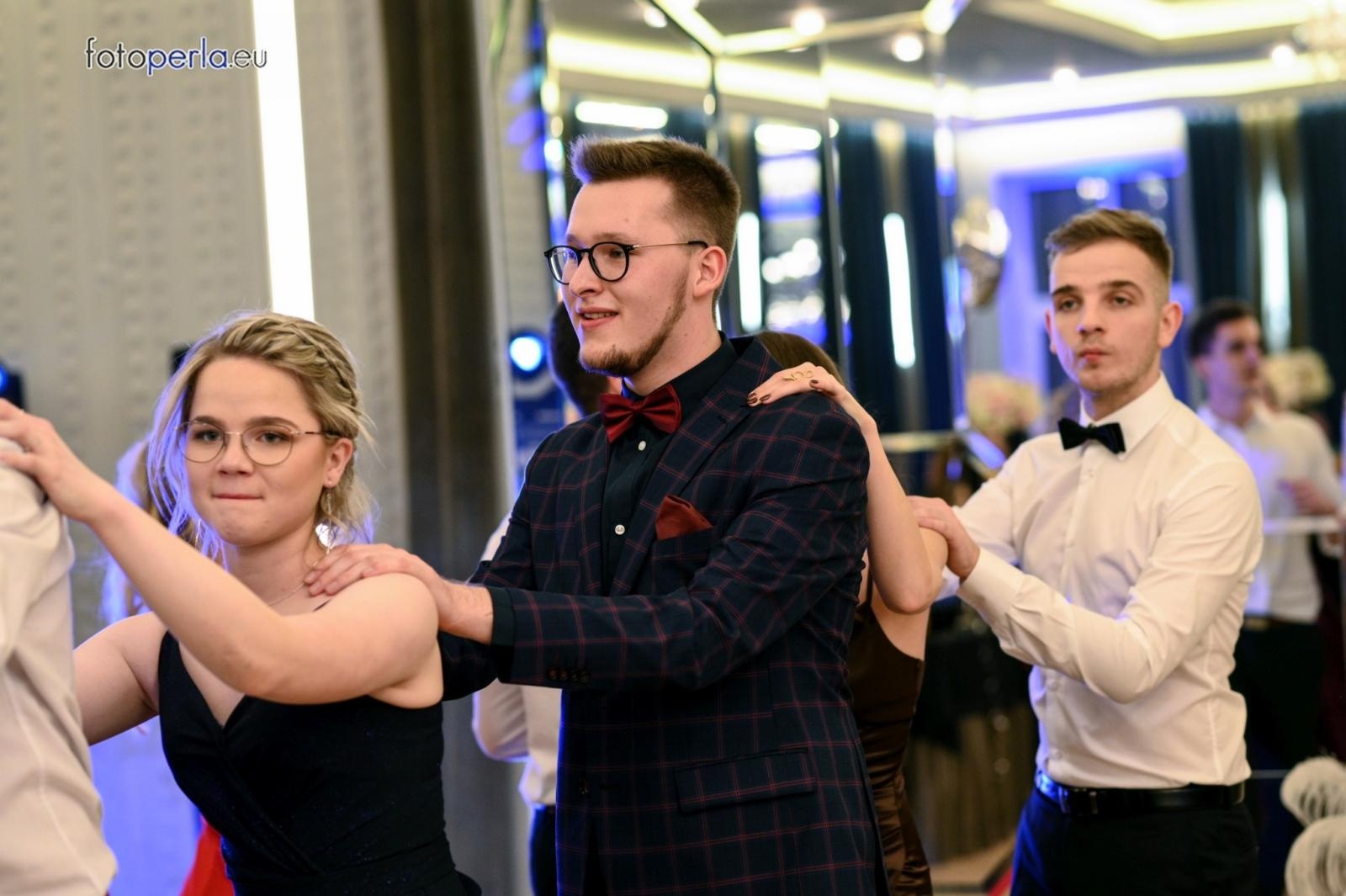 Zdjęcie w galerii na portalu naszraciborz.pl: Studniówka CKZiU nr 1 w Raciborzu - szalona zabawa do białego rana wiadomości z regionu