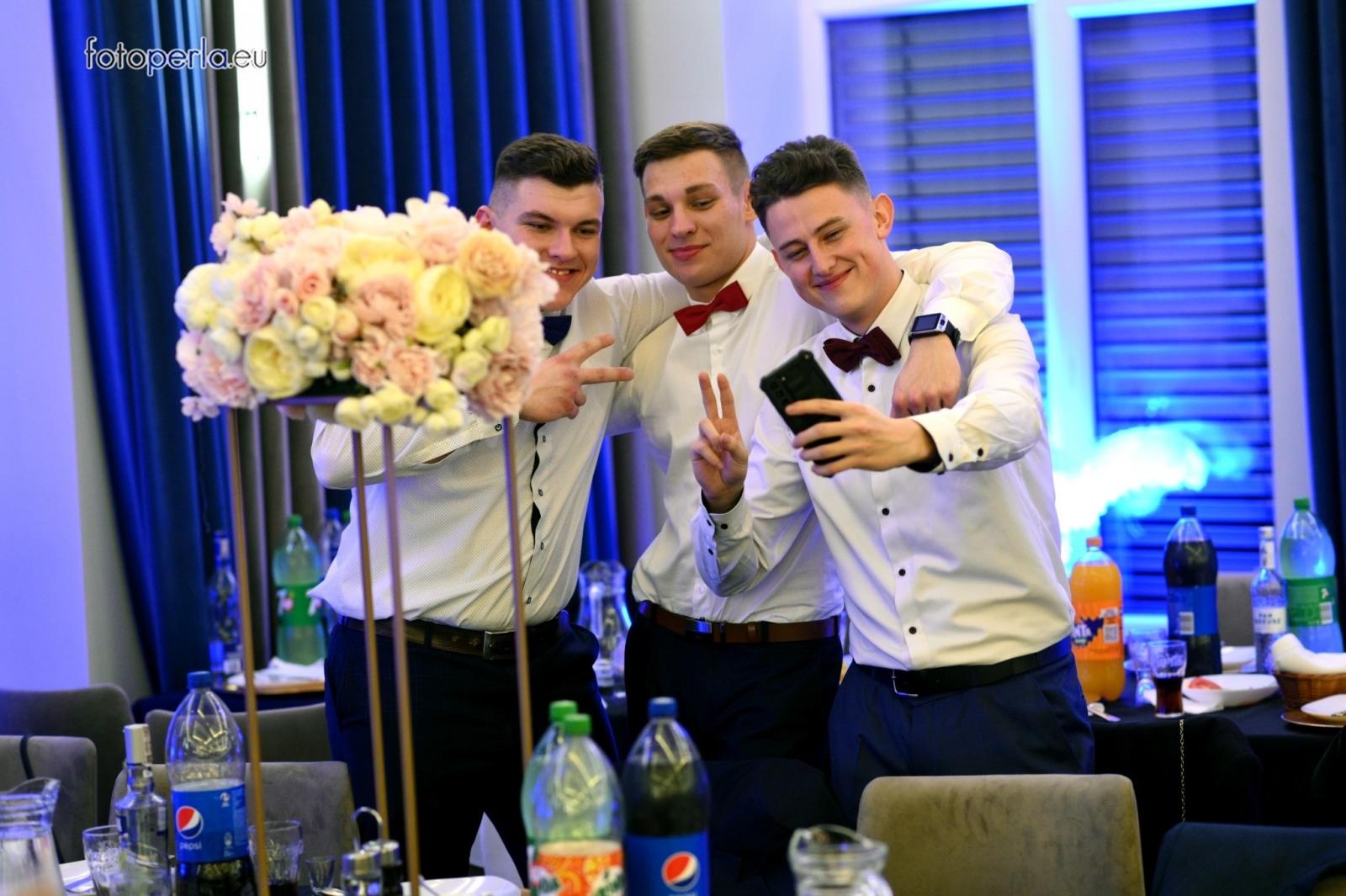 Zdjęcie w galerii na portalu naszraciborz.pl: Studniówka CKZiU nr 1 w Raciborzu - szalona zabawa do białego rana wiadomości z regionu