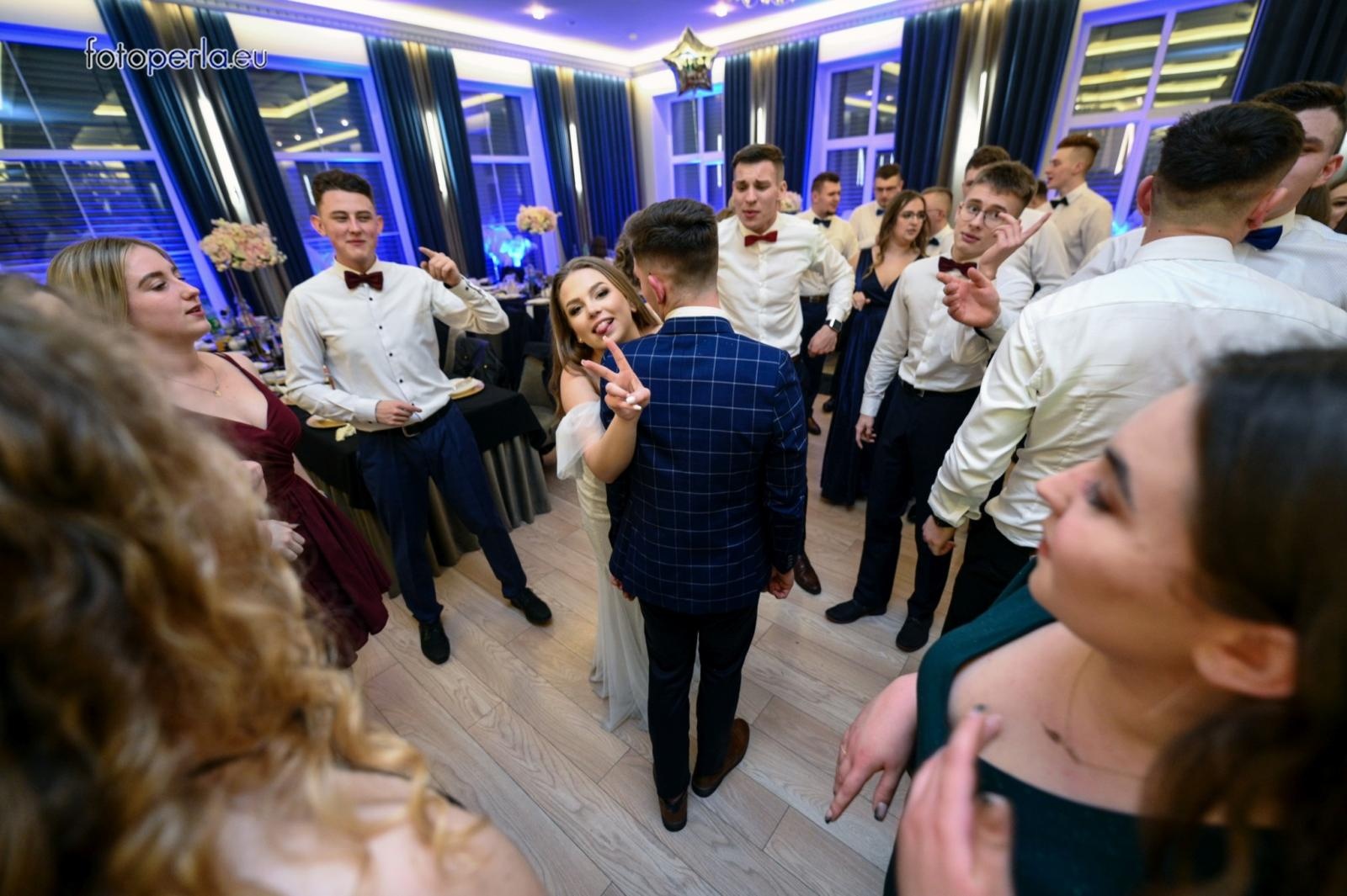 Zdjęcie w galerii na portalu naszraciborz.pl: Studniówka CKZiU nr 1 w Raciborzu - szalona zabawa do białego rana wiadomości z regionu