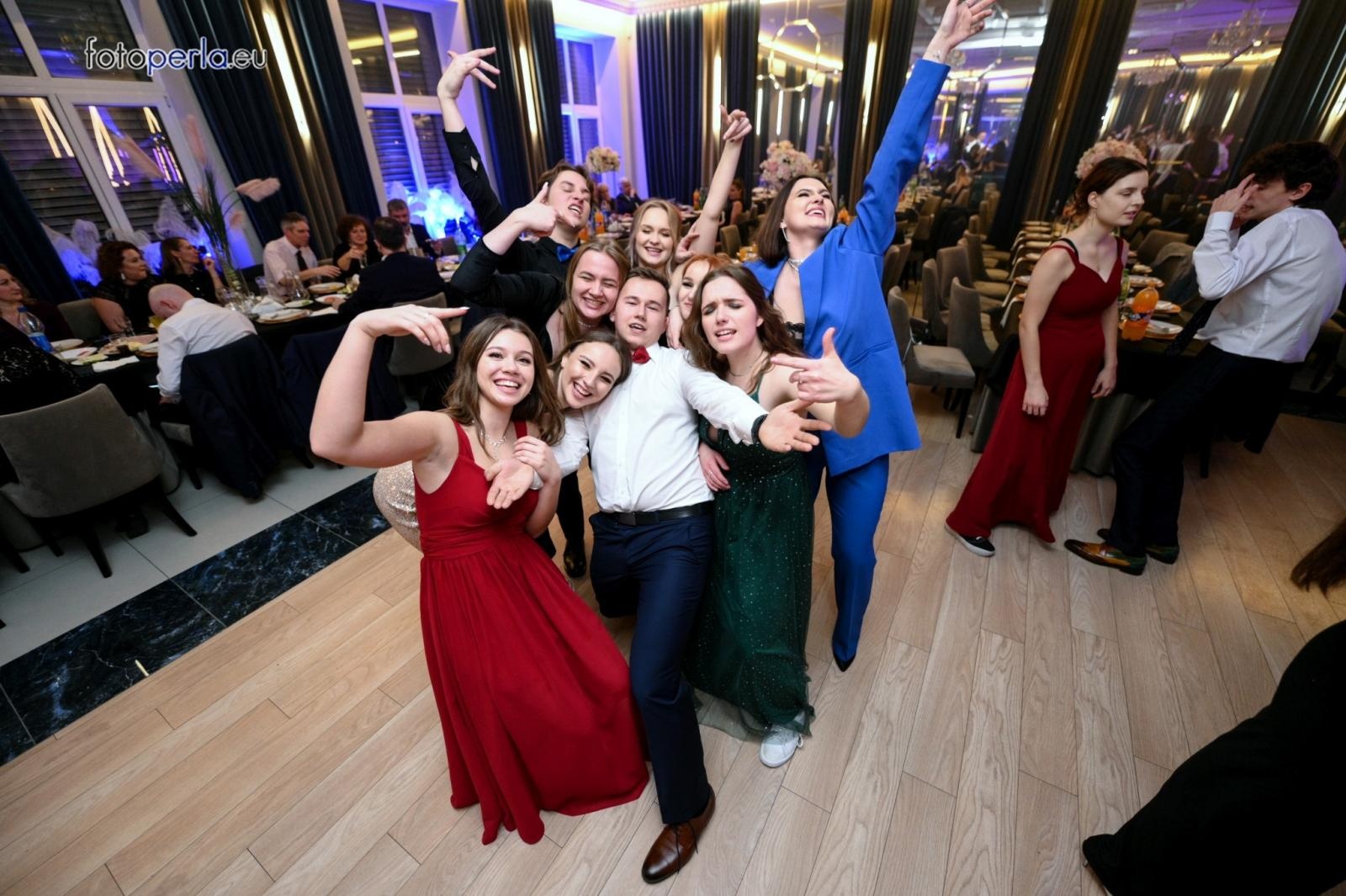 Zdjęcie w galerii na portalu naszraciborz.pl: Studniówka CKZiU nr 1 w Raciborzu - szalona zabawa do białego rana wiadomości z regionu