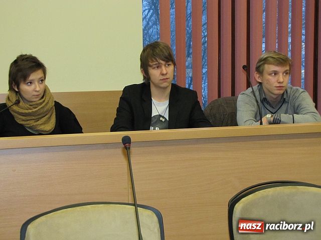 Zdjęcie w galerii na portalu naszraciborz.pl: Pierwsza sesja Młodzieżowej Rady Miasta wiadomości z regionu