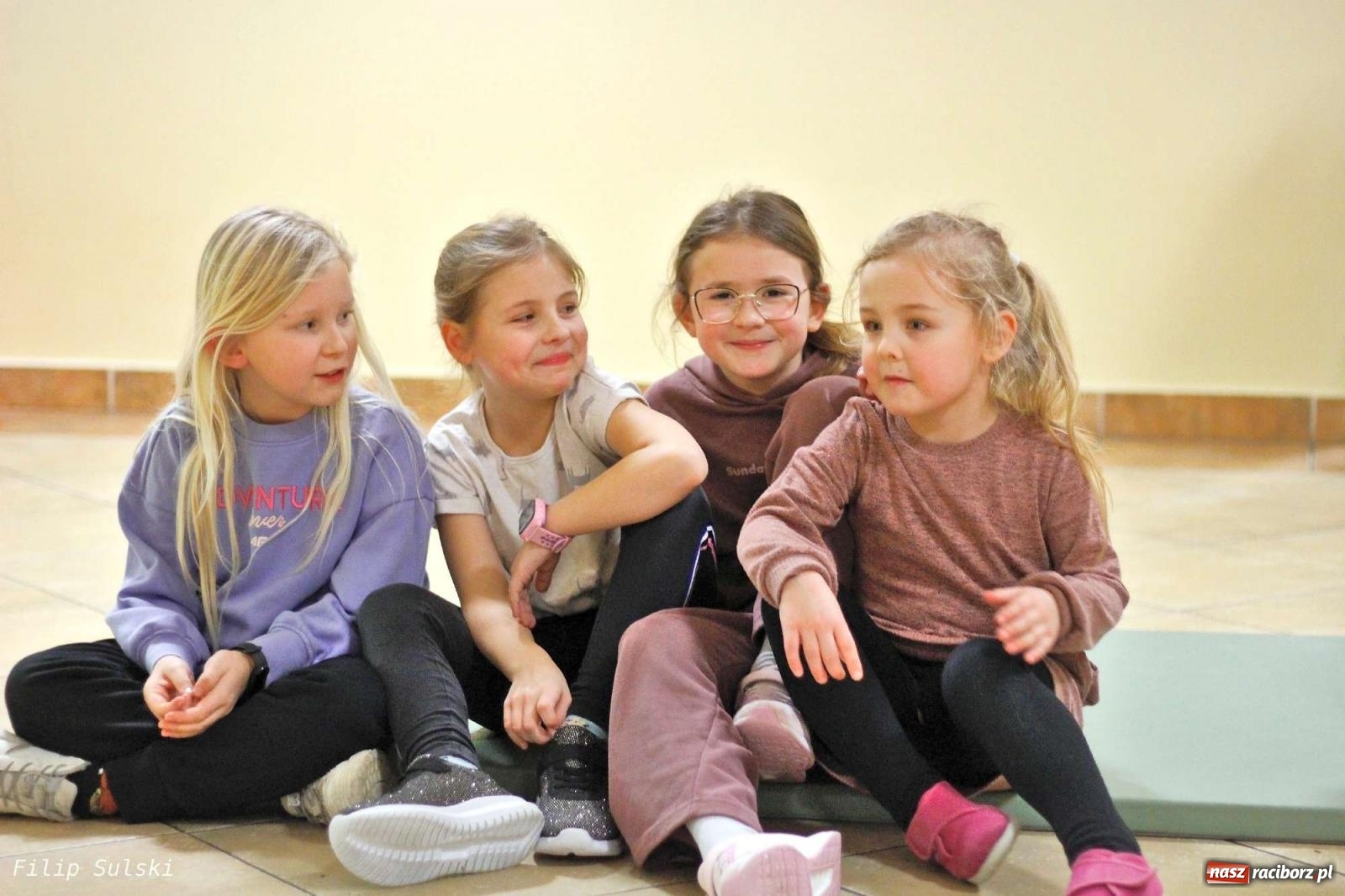 Zdjęcie w galerii na portalu naszraciborz.pl: Strażacka nocka w Markowicach - leśny zwiad i ognisko w grodzie wiadomości z regionu