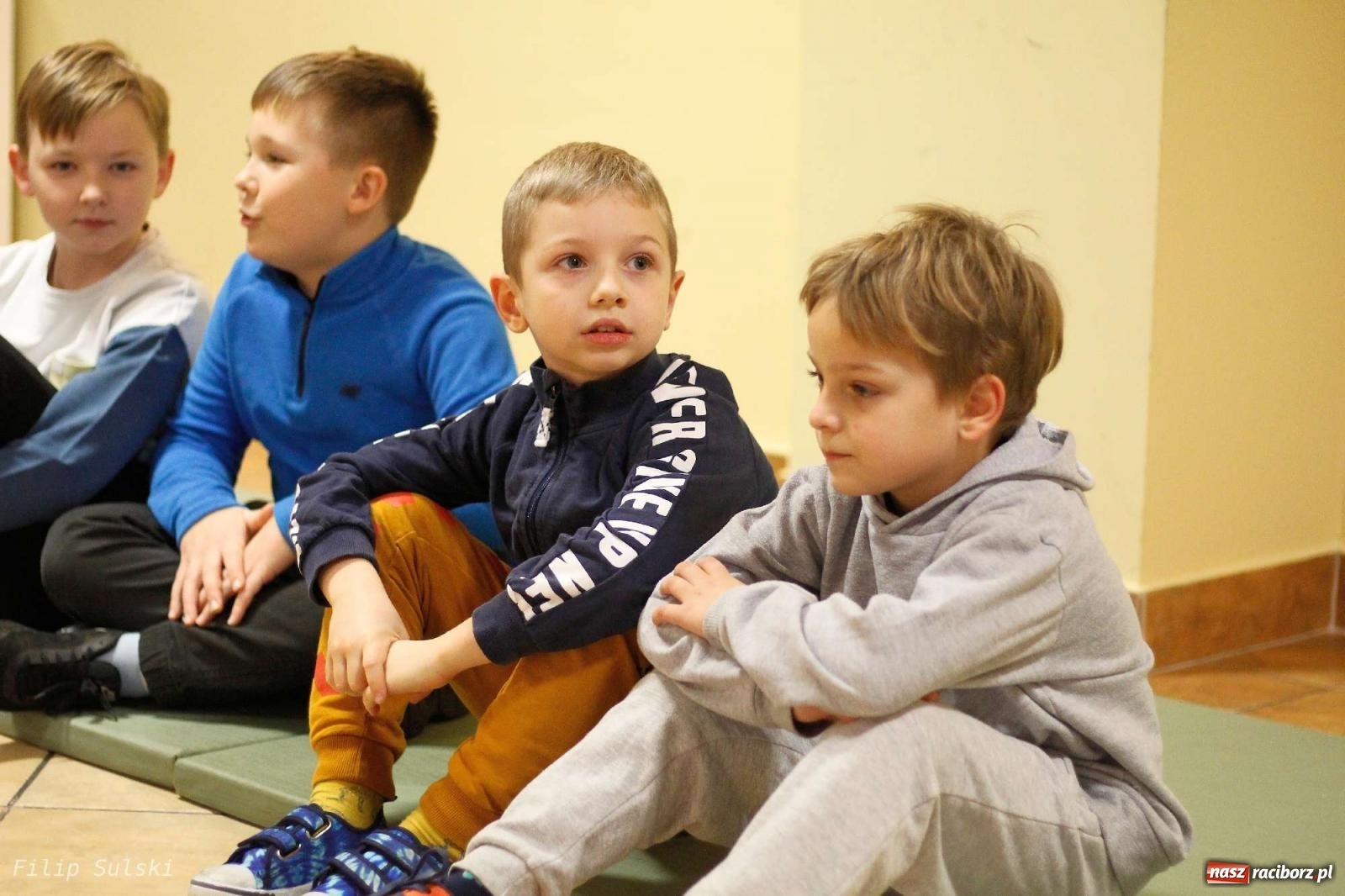 Zdjęcie w galerii na portalu naszraciborz.pl: Strażacka nocka w Markowicach - leśny zwiad i ognisko w grodzie wiadomości z regionu