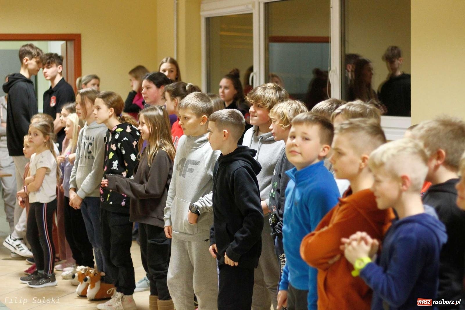 Zdjęcie w galerii na portalu naszraciborz.pl: Strażacka nocka w Markowicach - leśny zwiad i ognisko w grodzie wiadomości z regionu