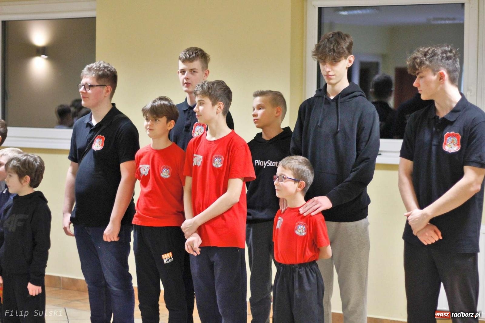 Zdjęcie w galerii na portalu naszraciborz.pl: Strażacka nocka w Markowicach - leśny zwiad i ognisko w grodzie wiadomości z regionu