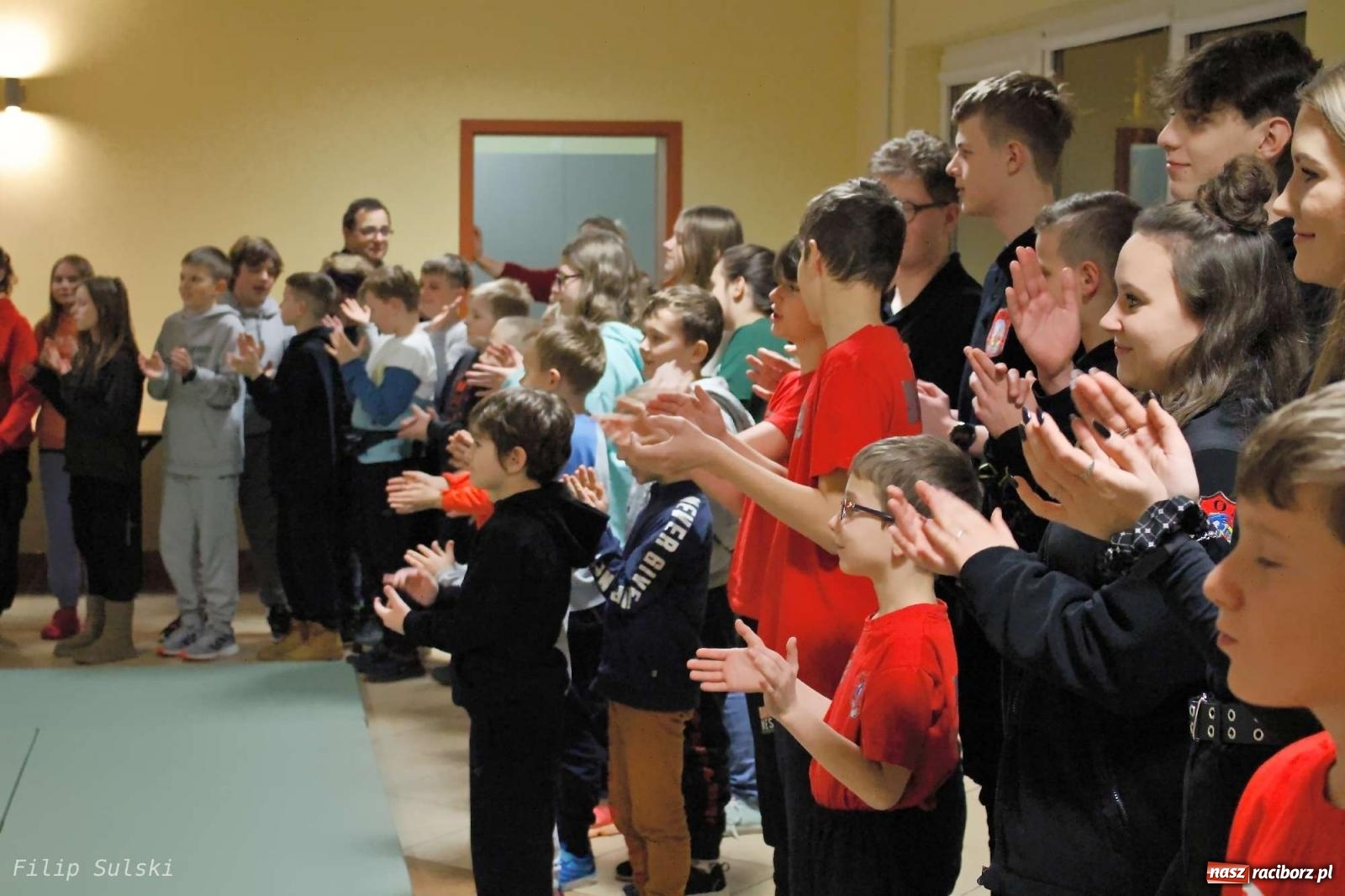 Zdjęcie w galerii na portalu naszraciborz.pl: Strażacka nocka w Markowicach - leśny zwiad i ognisko w grodzie wiadomości z regionu