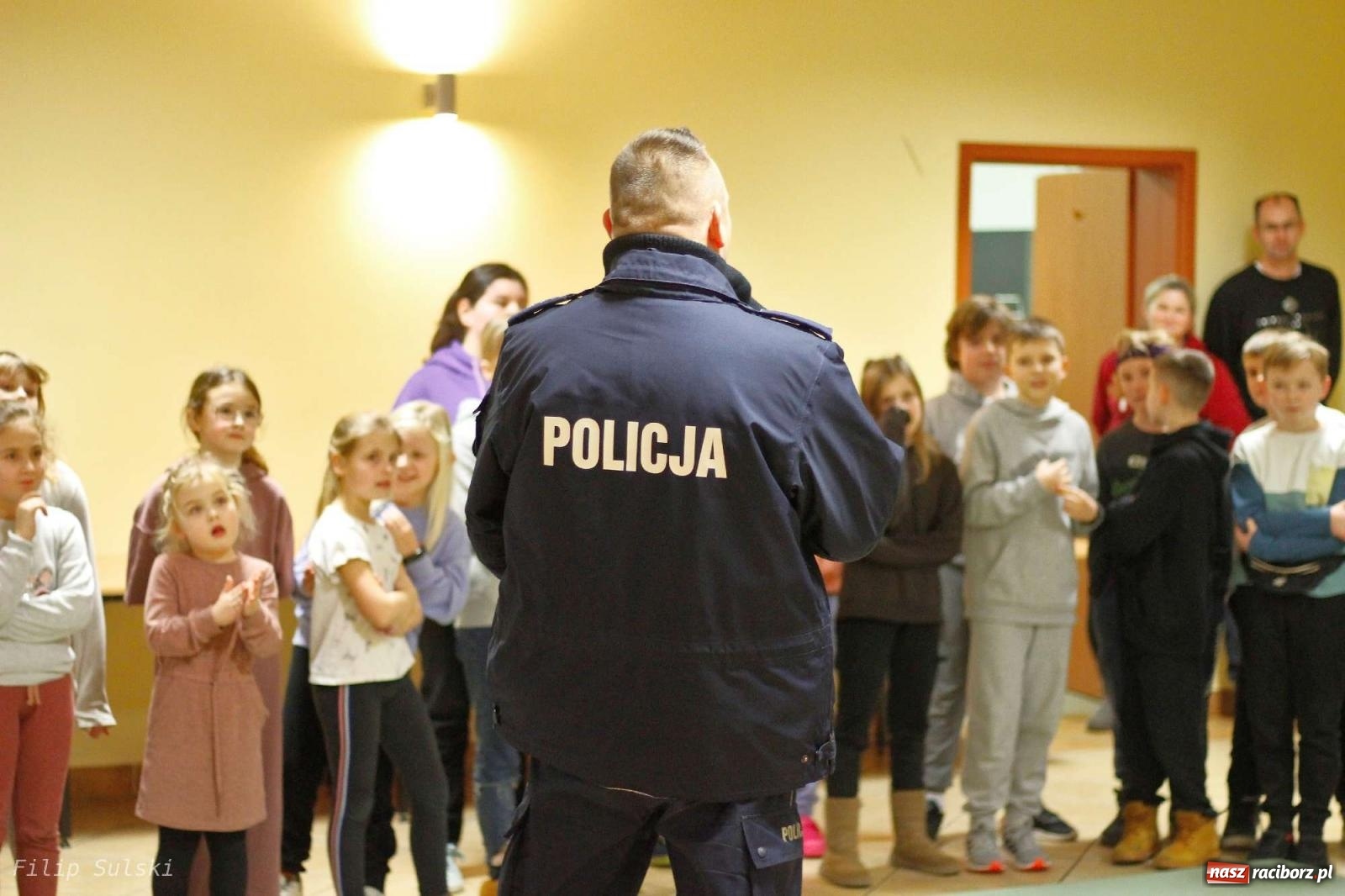 Zdjęcie w galerii na portalu naszraciborz.pl: Strażacka nocka w Markowicach - leśny zwiad i ognisko w grodzie wiadomości z regionu