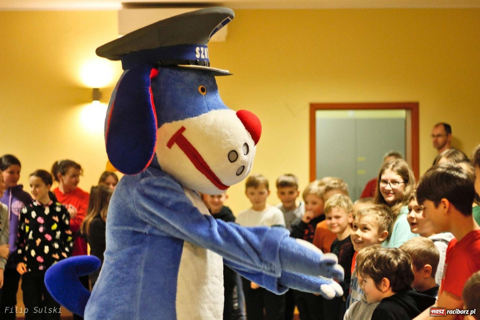 Zdjęcie w galerii na portalu naszraciborz.pl: Strażacka nocka w Markowicach - leśny zwiad i ognisko w grodzie wiadomości z regionu