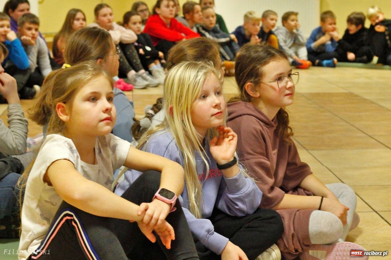 Zdjęcie w galerii na portalu naszraciborz.pl: Strażacka nocka w Markowicach - leśny zwiad i ognisko w grodzie wiadomości z regionu