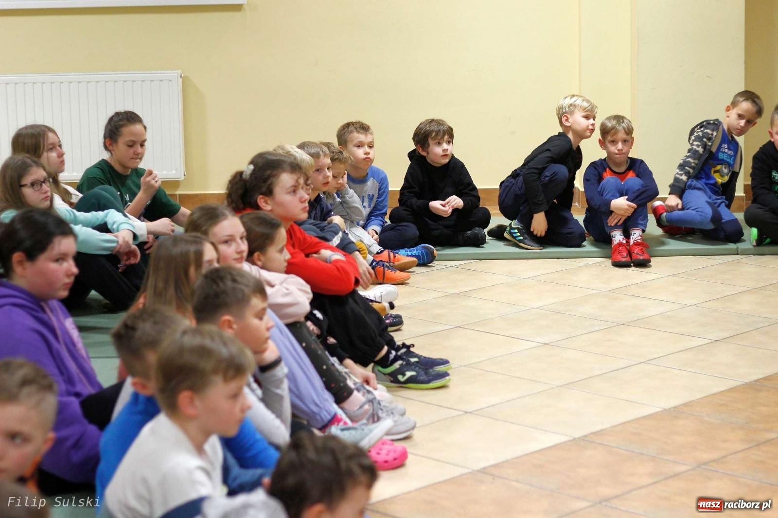 Zdjęcie w galerii na portalu naszraciborz.pl: Strażacka nocka w Markowicach - leśny zwiad i ognisko w grodzie wiadomości z regionu