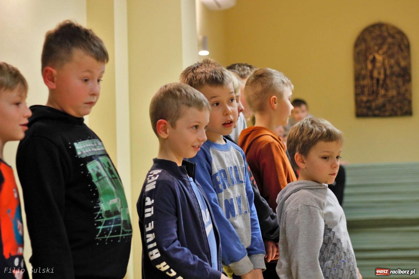 Zdjęcie w galerii na portalu naszraciborz.pl: Strażacka nocka w Markowicach - leśny zwiad i ognisko w grodzie wiadomości z regionu