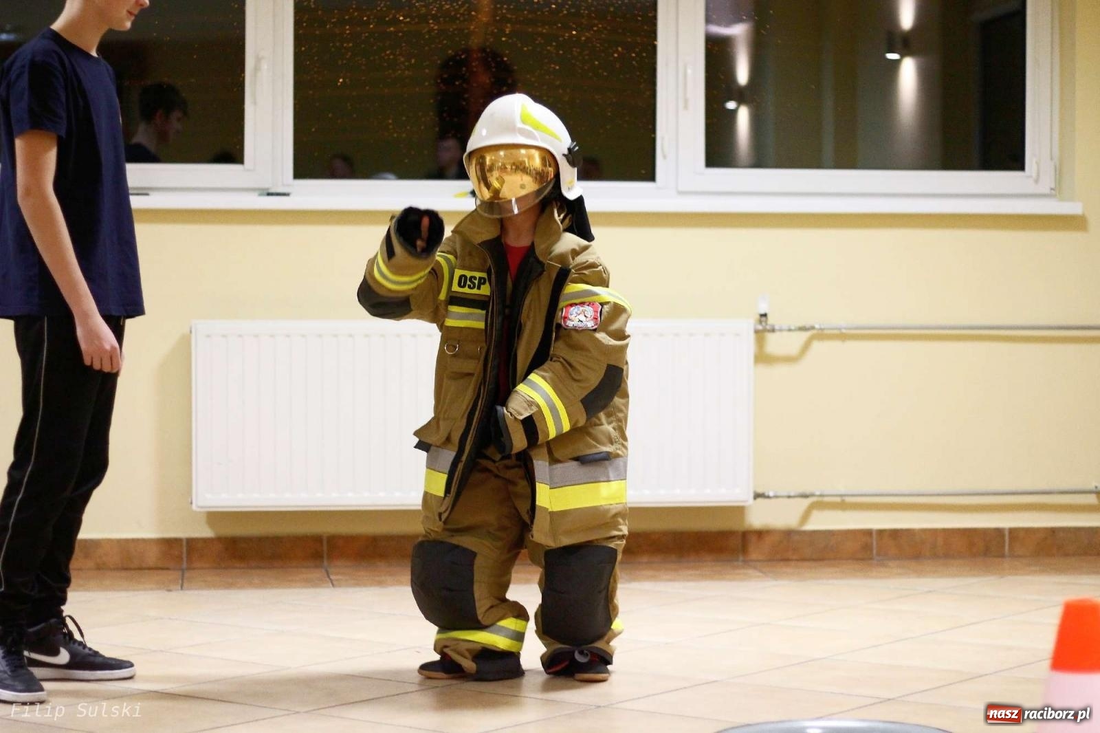 Zdjęcie w galerii na portalu naszraciborz.pl: Strażacka nocka w Markowicach - leśny zwiad i ognisko w grodzie wiadomości z regionu