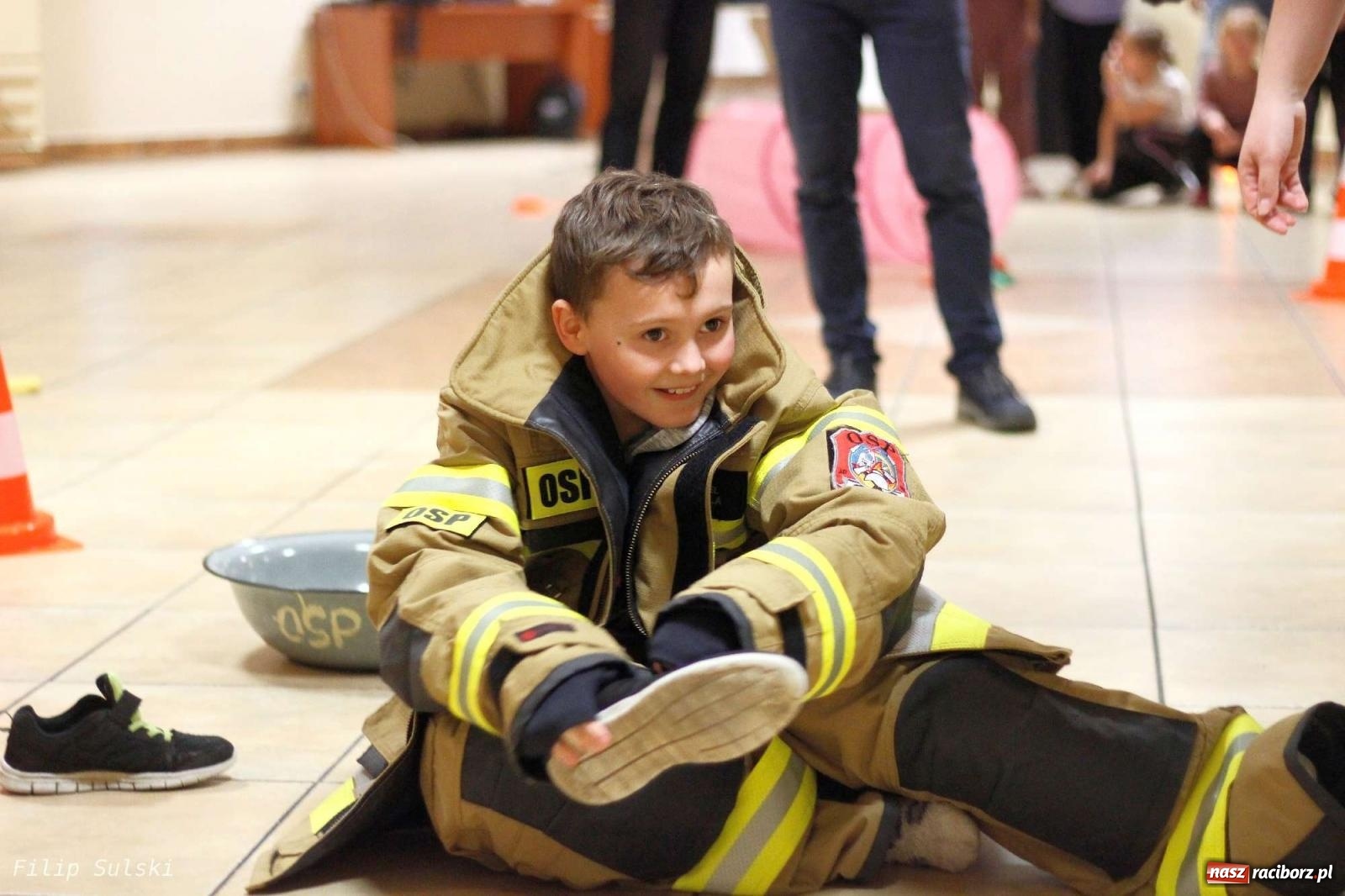 Zdjęcie w galerii na portalu naszraciborz.pl: Strażacka nocka w Markowicach - leśny zwiad i ognisko w grodzie wiadomości z regionu
