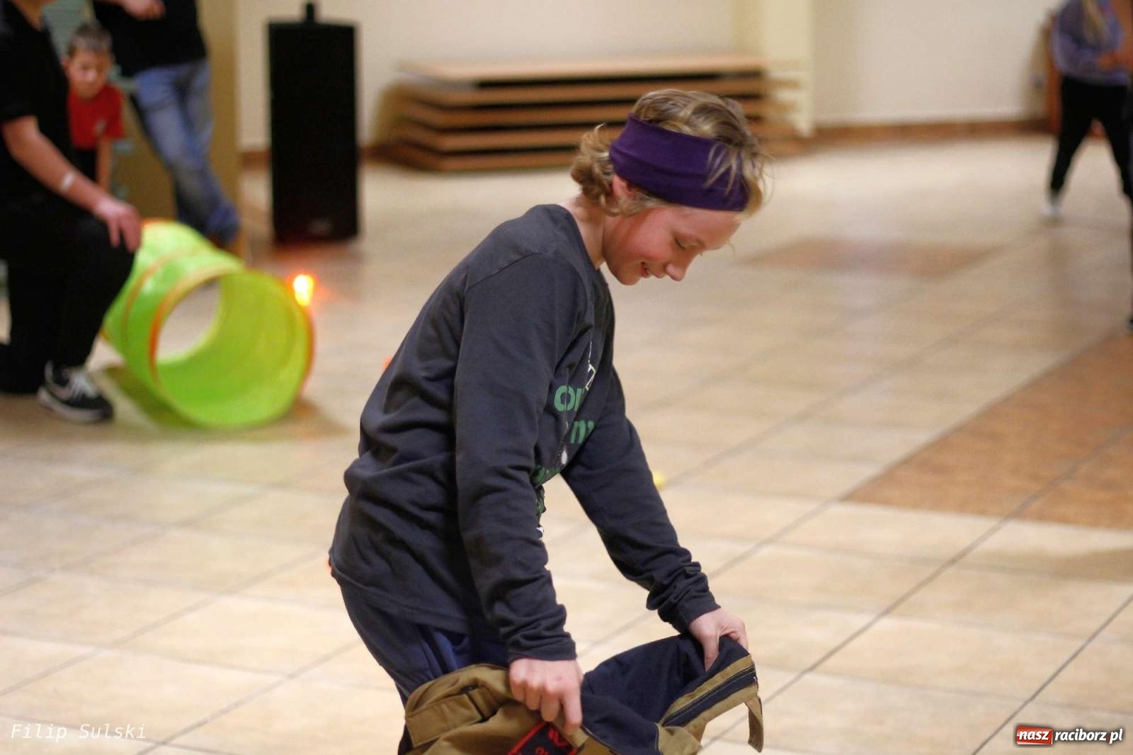 Zdjęcie w galerii na portalu naszraciborz.pl: Strażacka nocka w Markowicach - leśny zwiad i ognisko w grodzie wiadomości z regionu