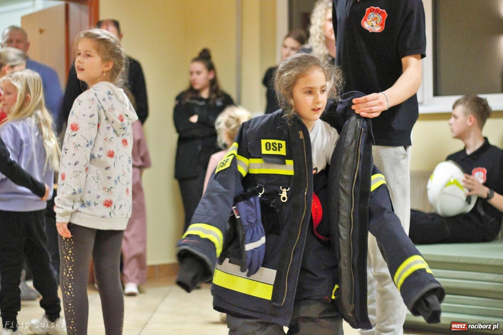 Zdjęcie w galerii na portalu naszraciborz.pl: Strażacka nocka w Markowicach - leśny zwiad i ognisko w grodzie wiadomości z regionu
