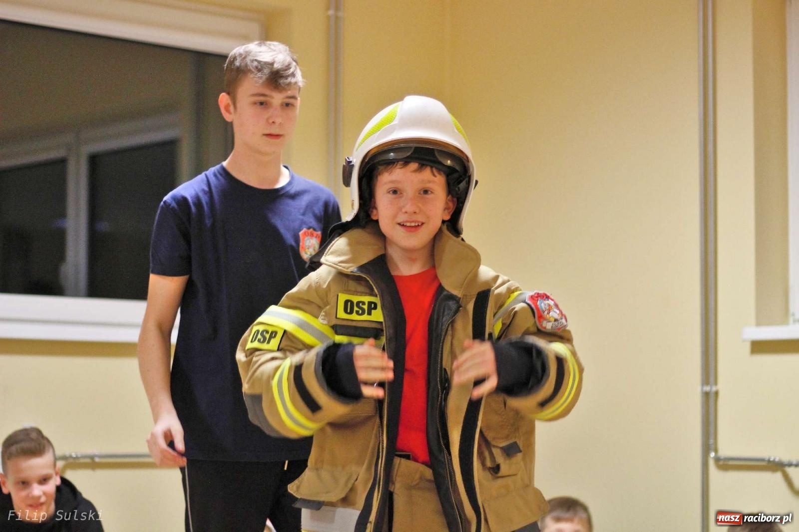 Zdjęcie w galerii na portalu naszraciborz.pl: Strażacka nocka w Markowicach - leśny zwiad i ognisko w grodzie wiadomości z regionu